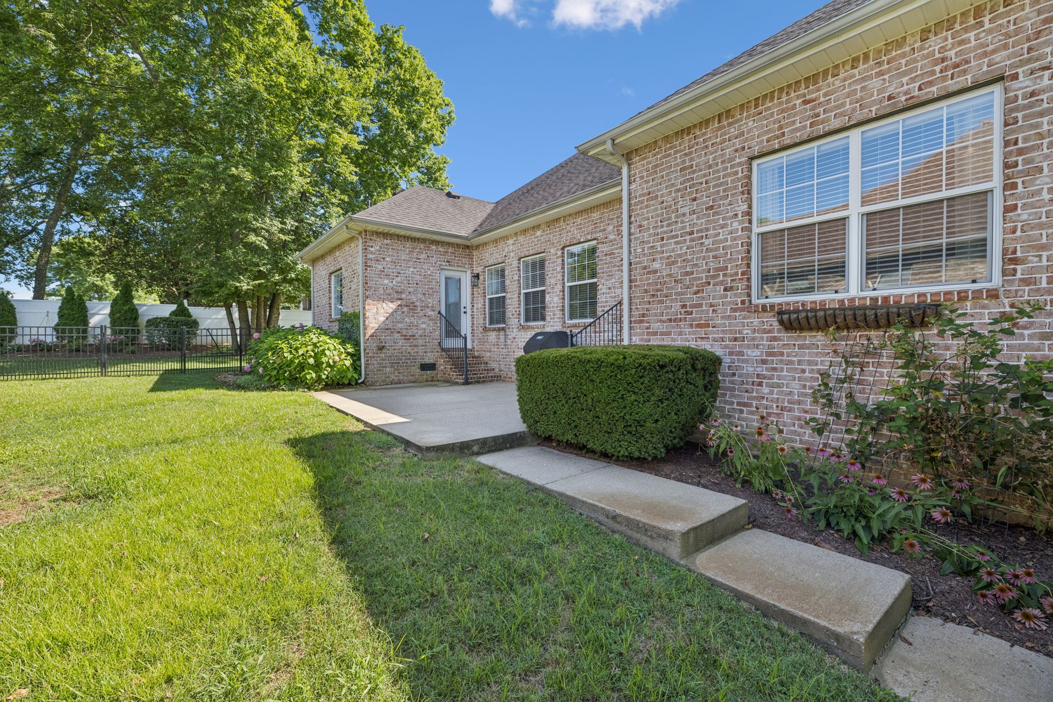 1014 Rosemont Ter