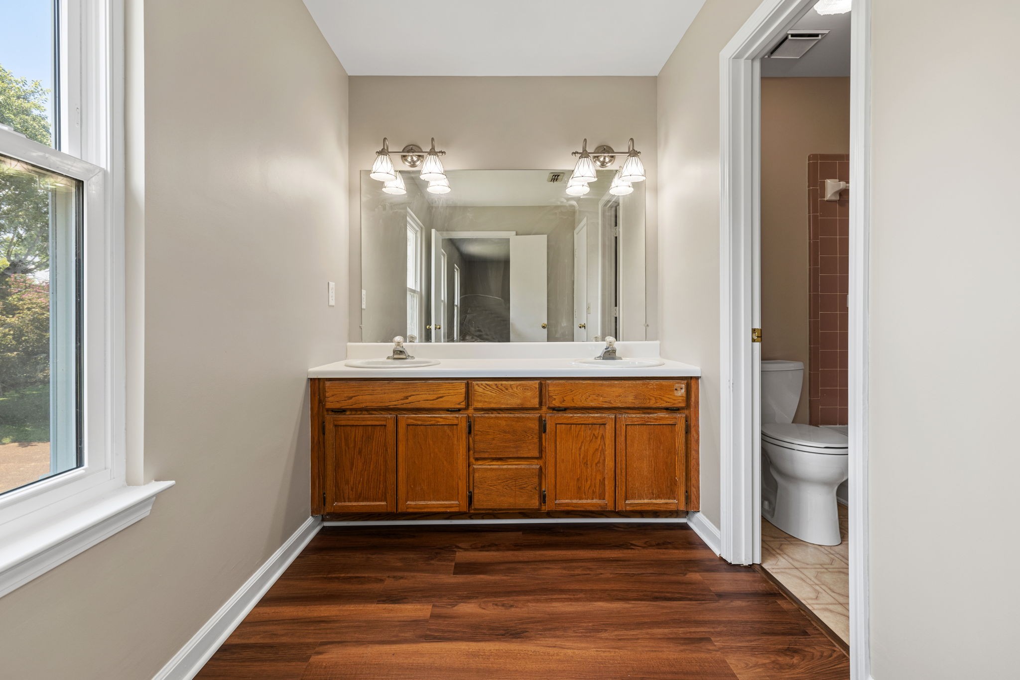 325 Brandiwood Ct
