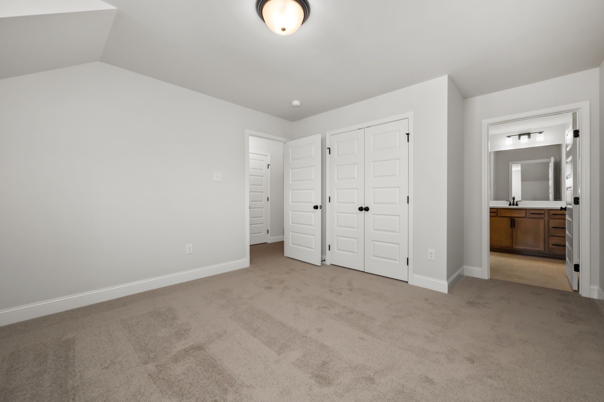 519 Rohan Dr