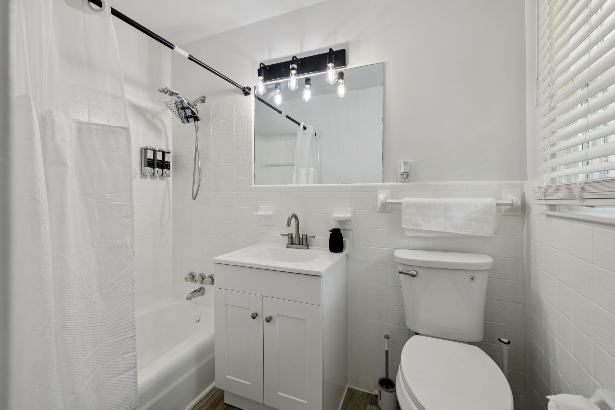 6904 Old Nashville Hwy