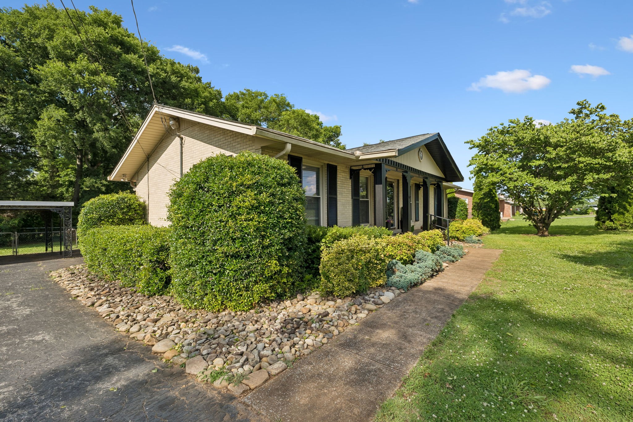 810 Northfield Blvd, W