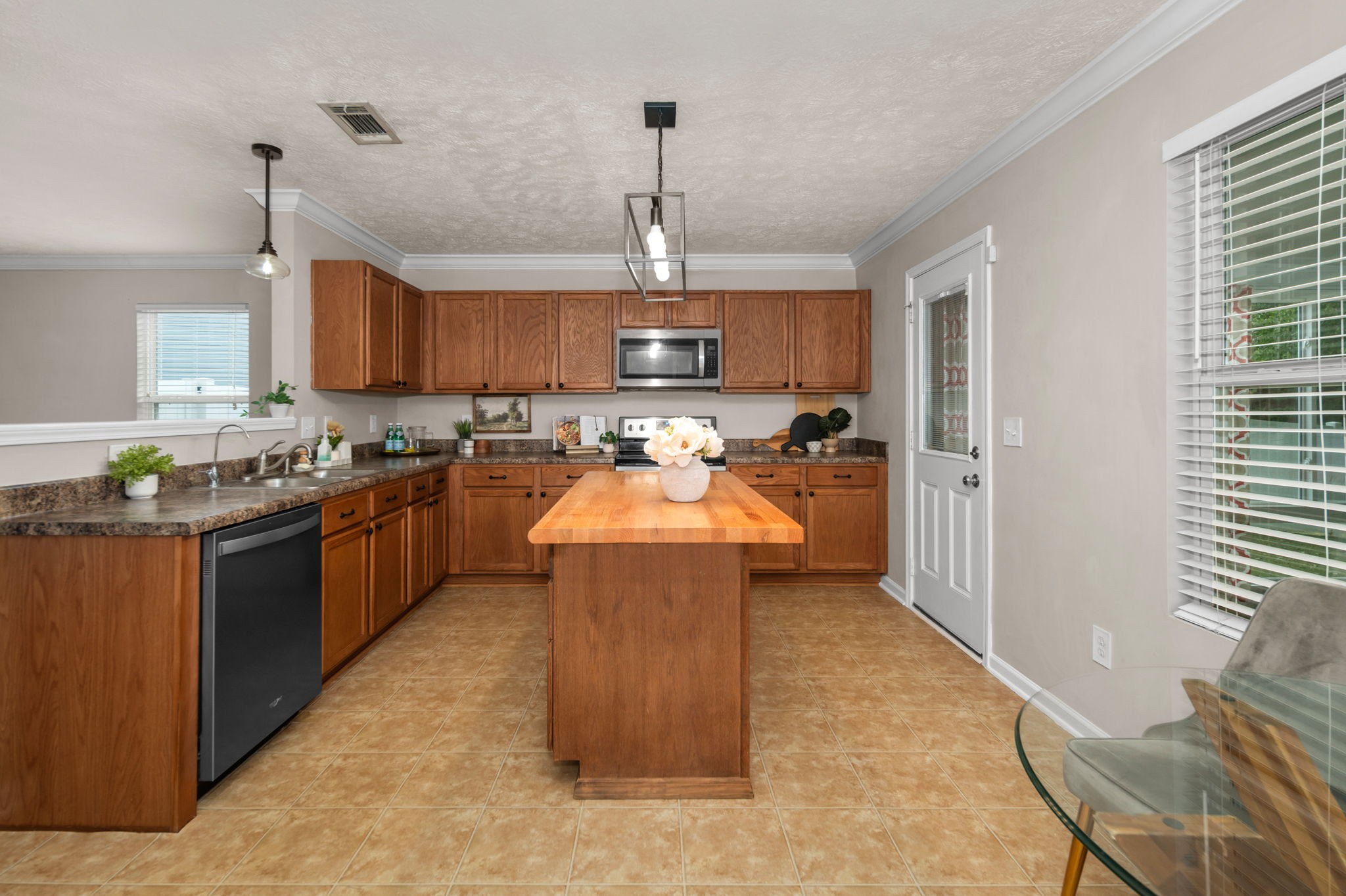 2732 Miranda Dr