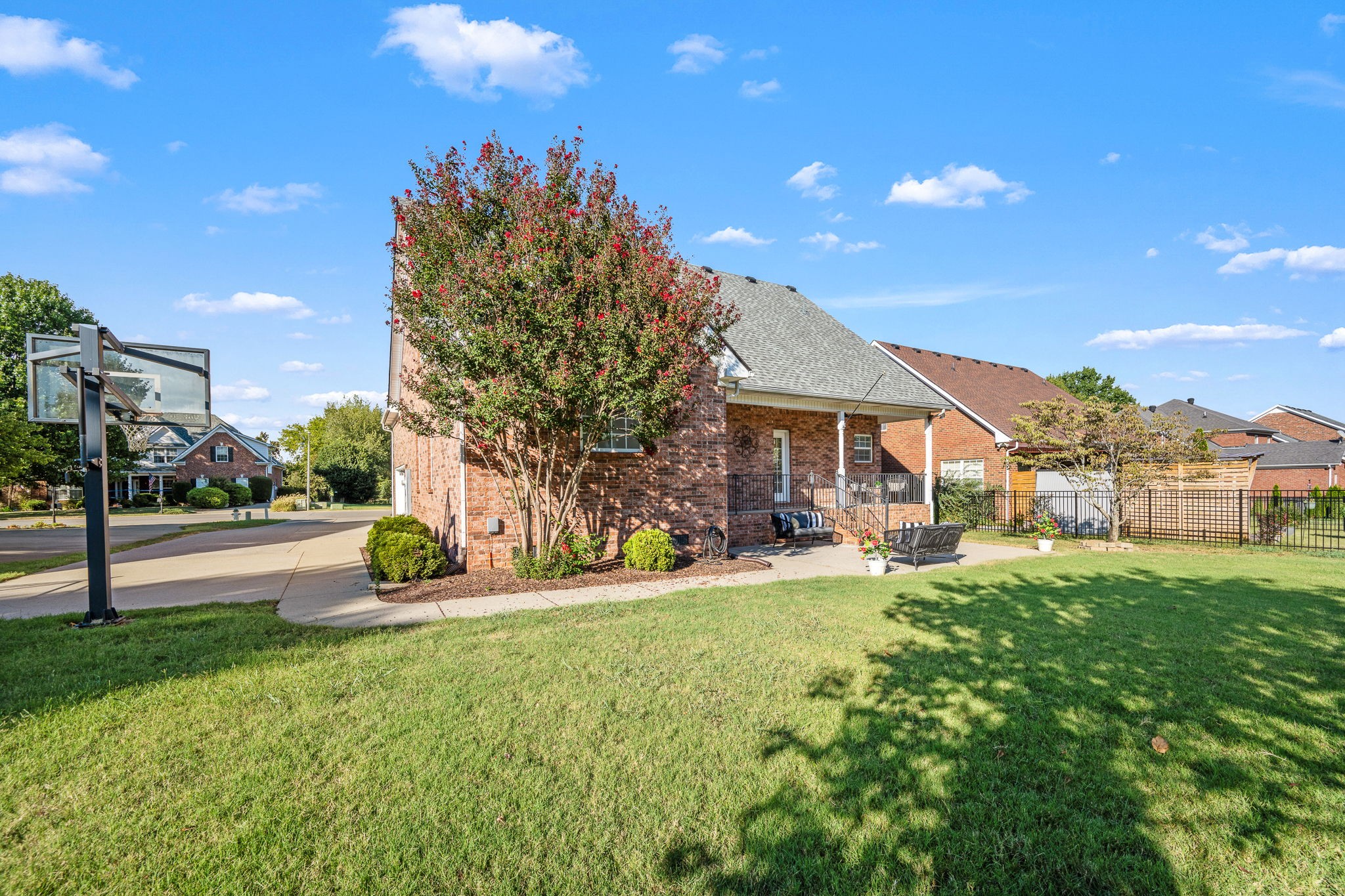 5427 Saint Ives Dr