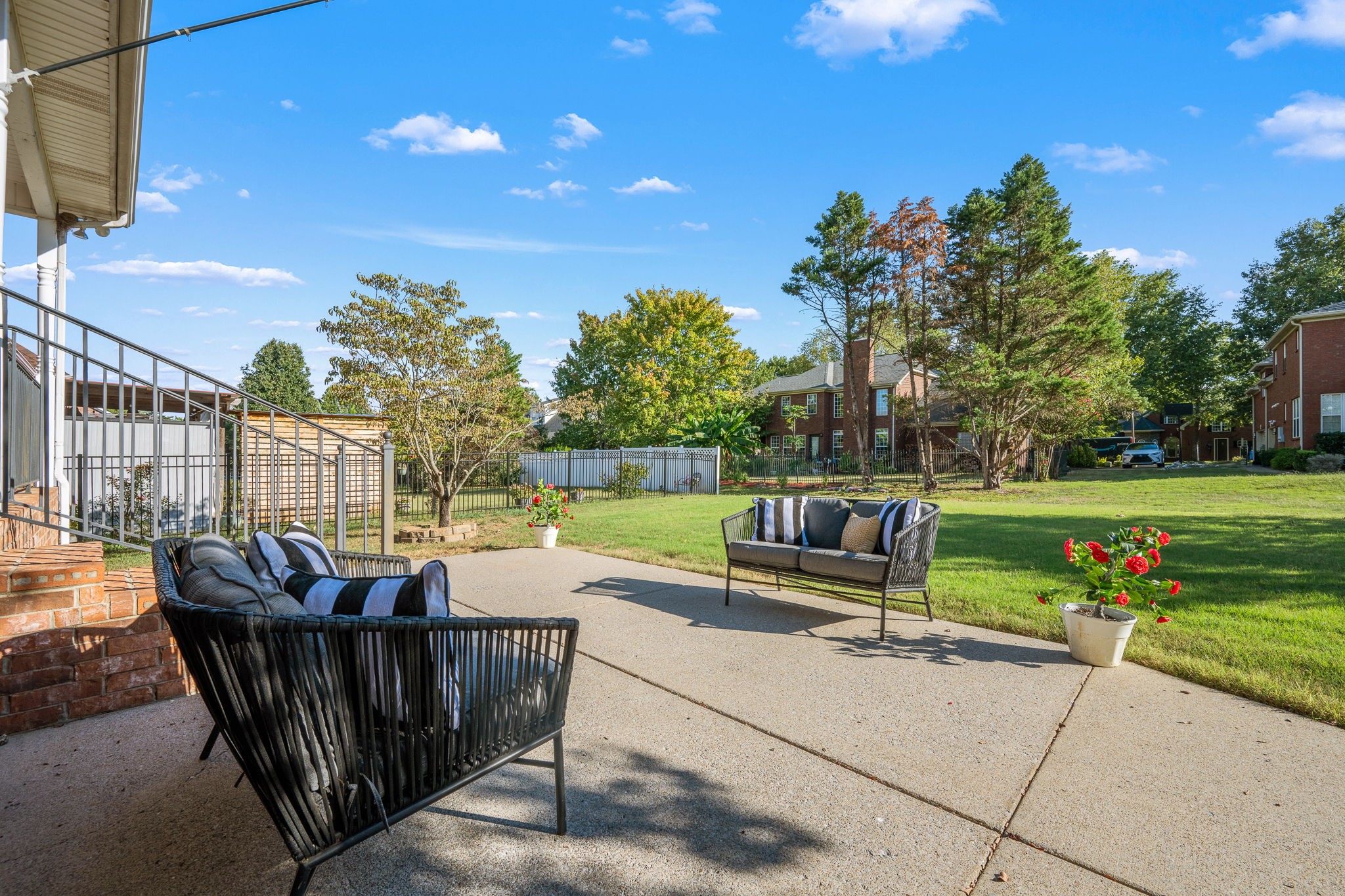 5427 Saint Ives Dr