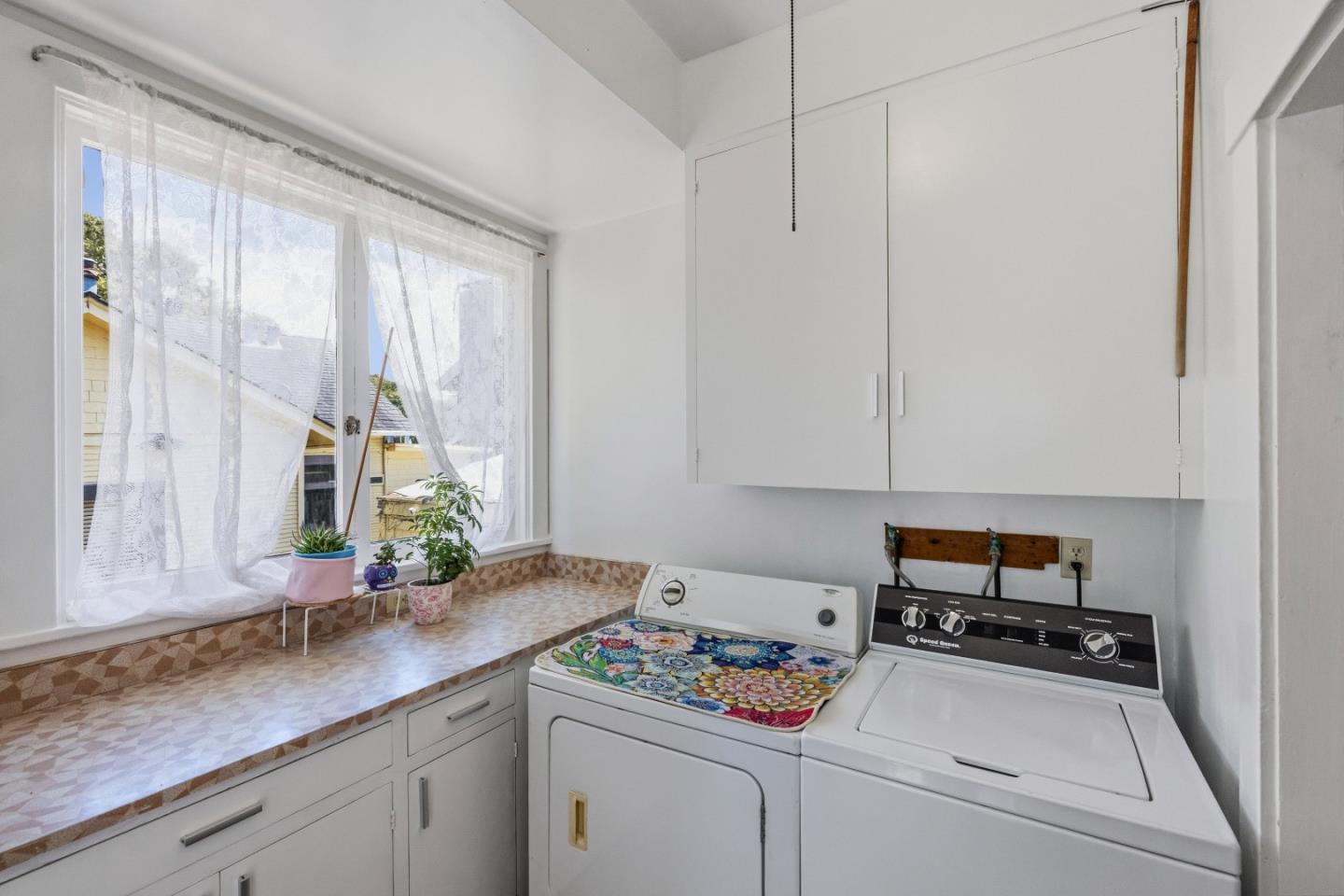 851 Laurel Avenue