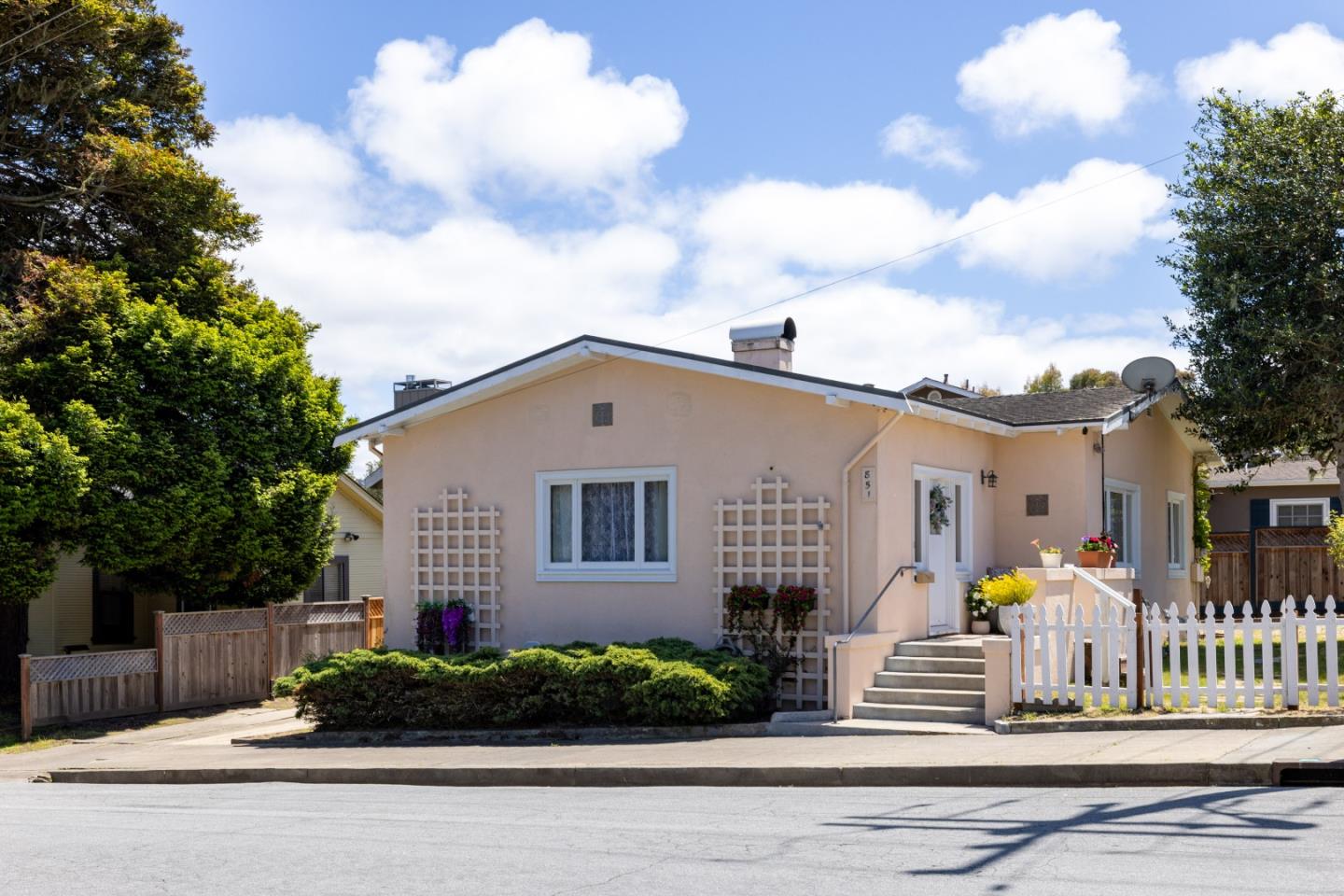 851 Laurel Avenue