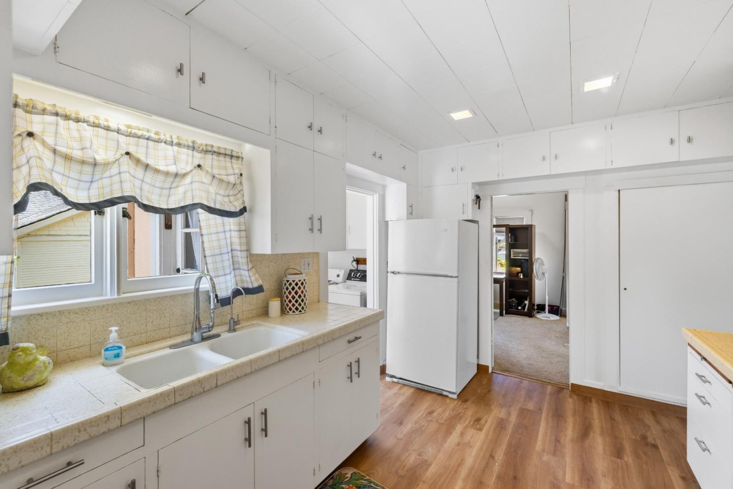 851 Laurel Avenue