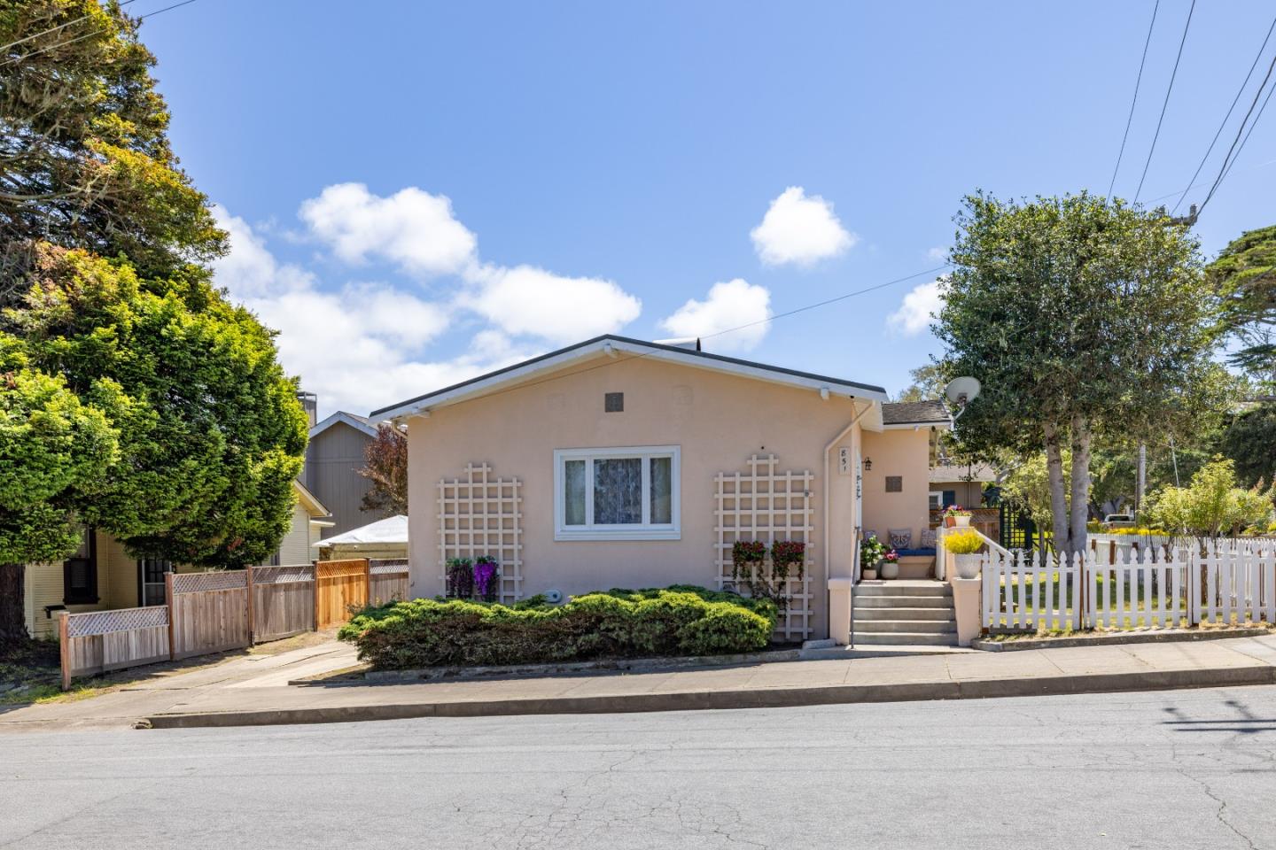 851 Laurel Avenue