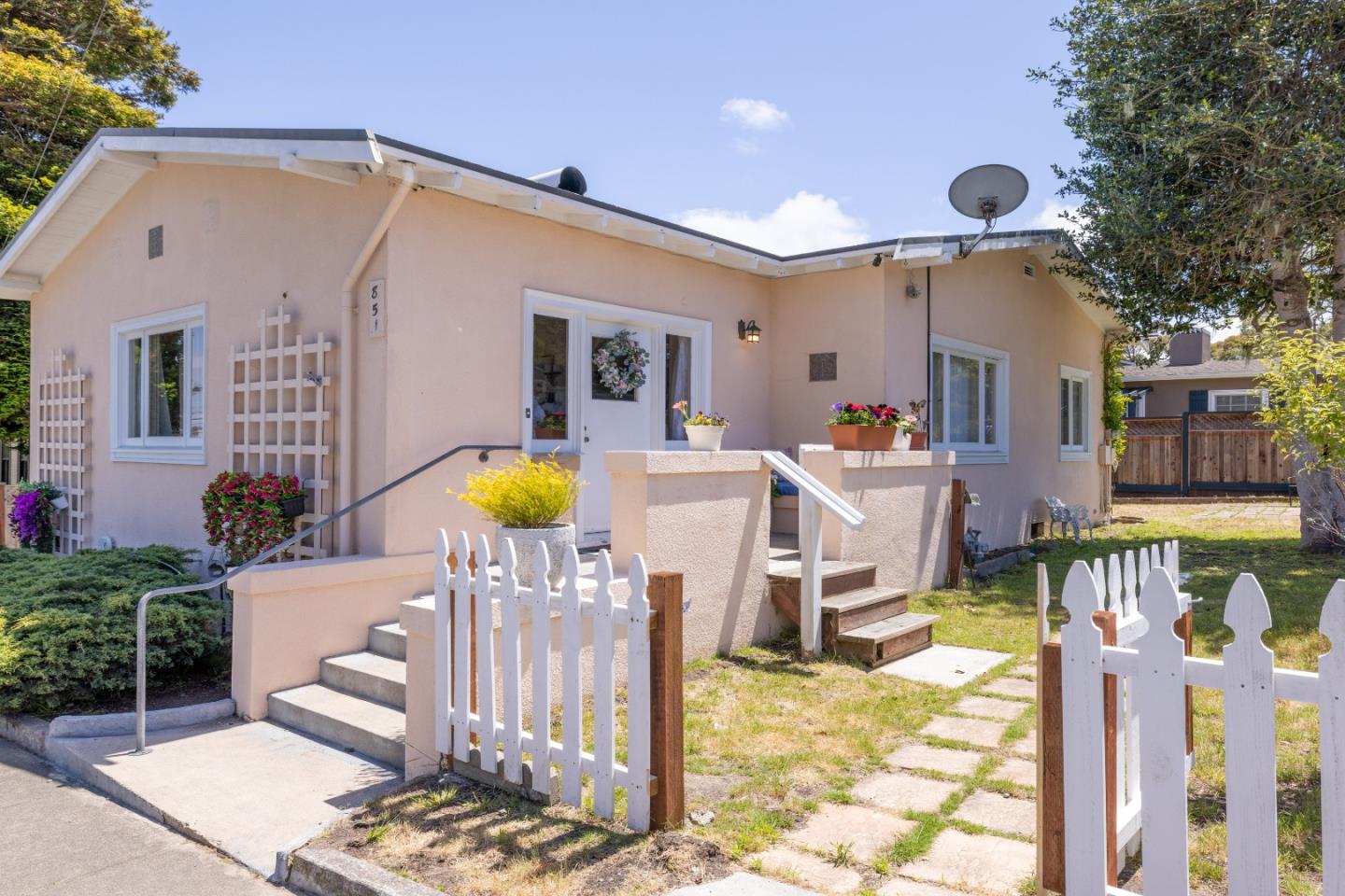 851 Laurel Avenue