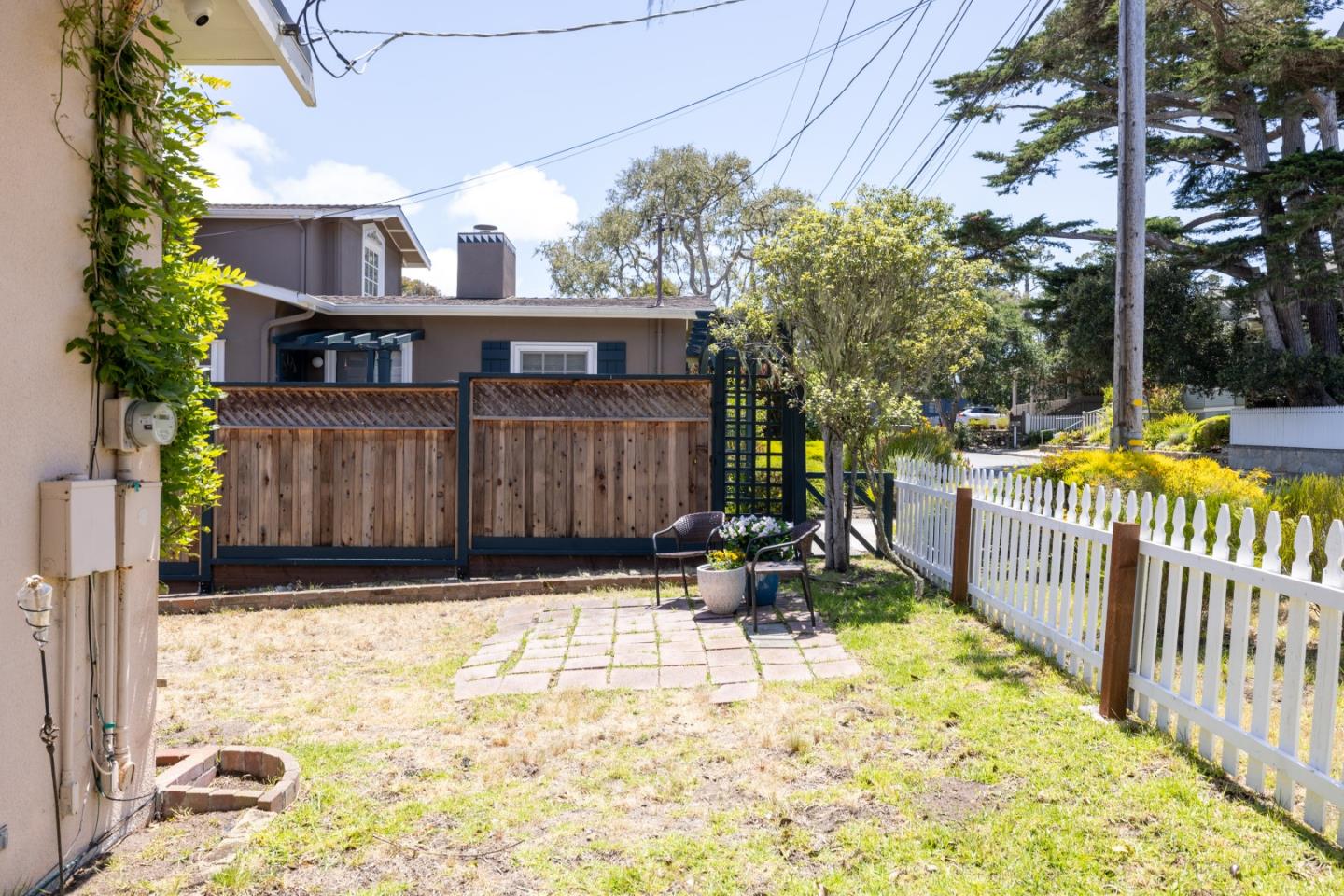 851 Laurel Avenue
