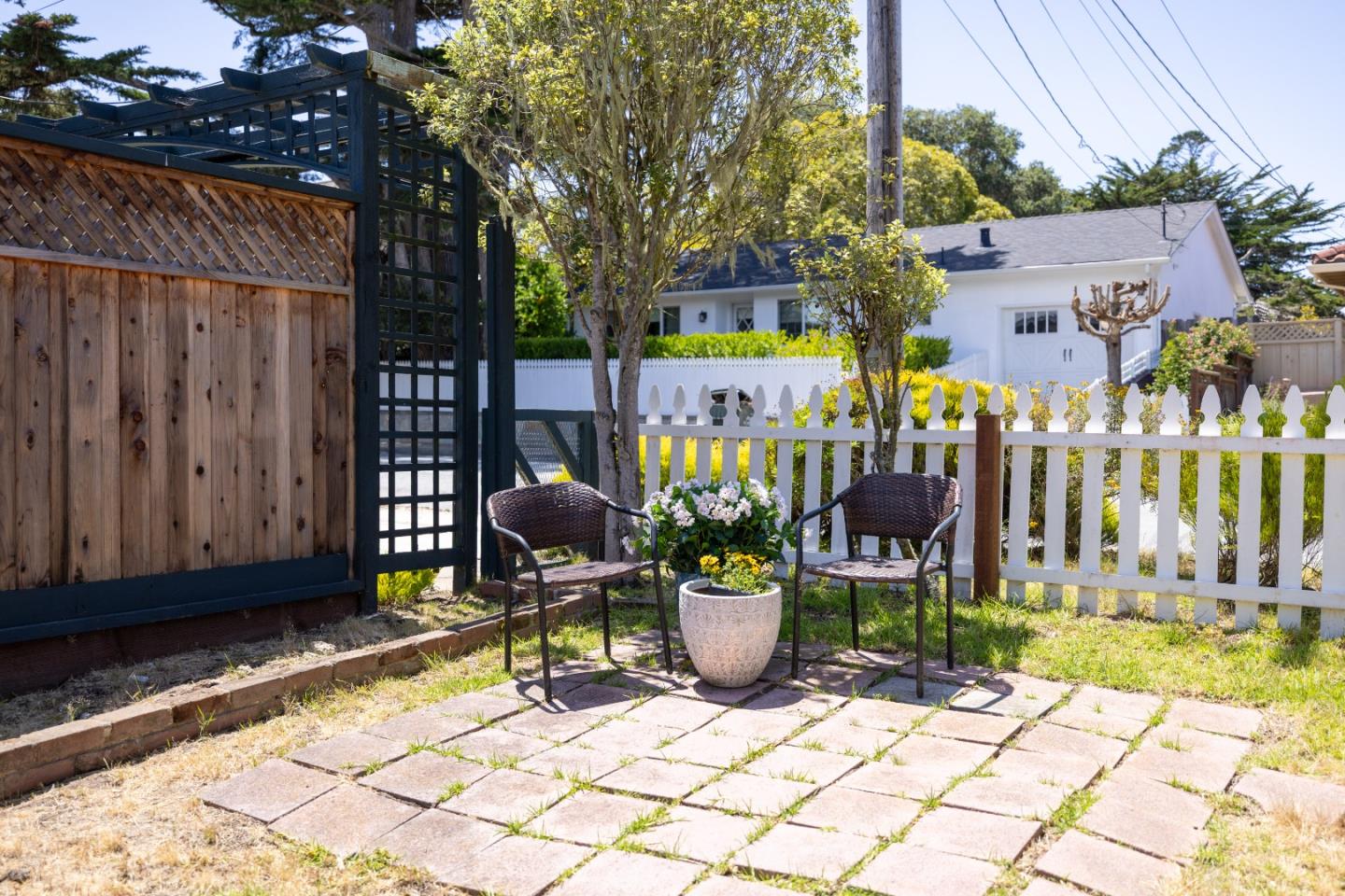 851 Laurel Avenue