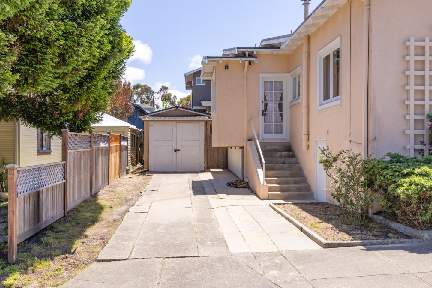 851 Laurel Avenue