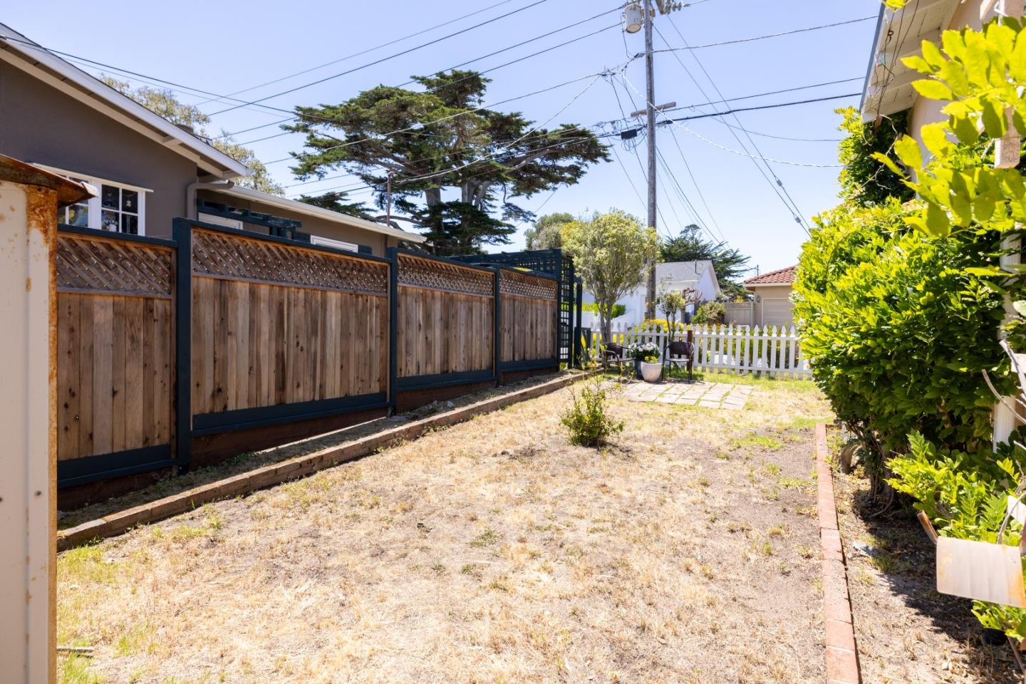 851 Laurel Avenue