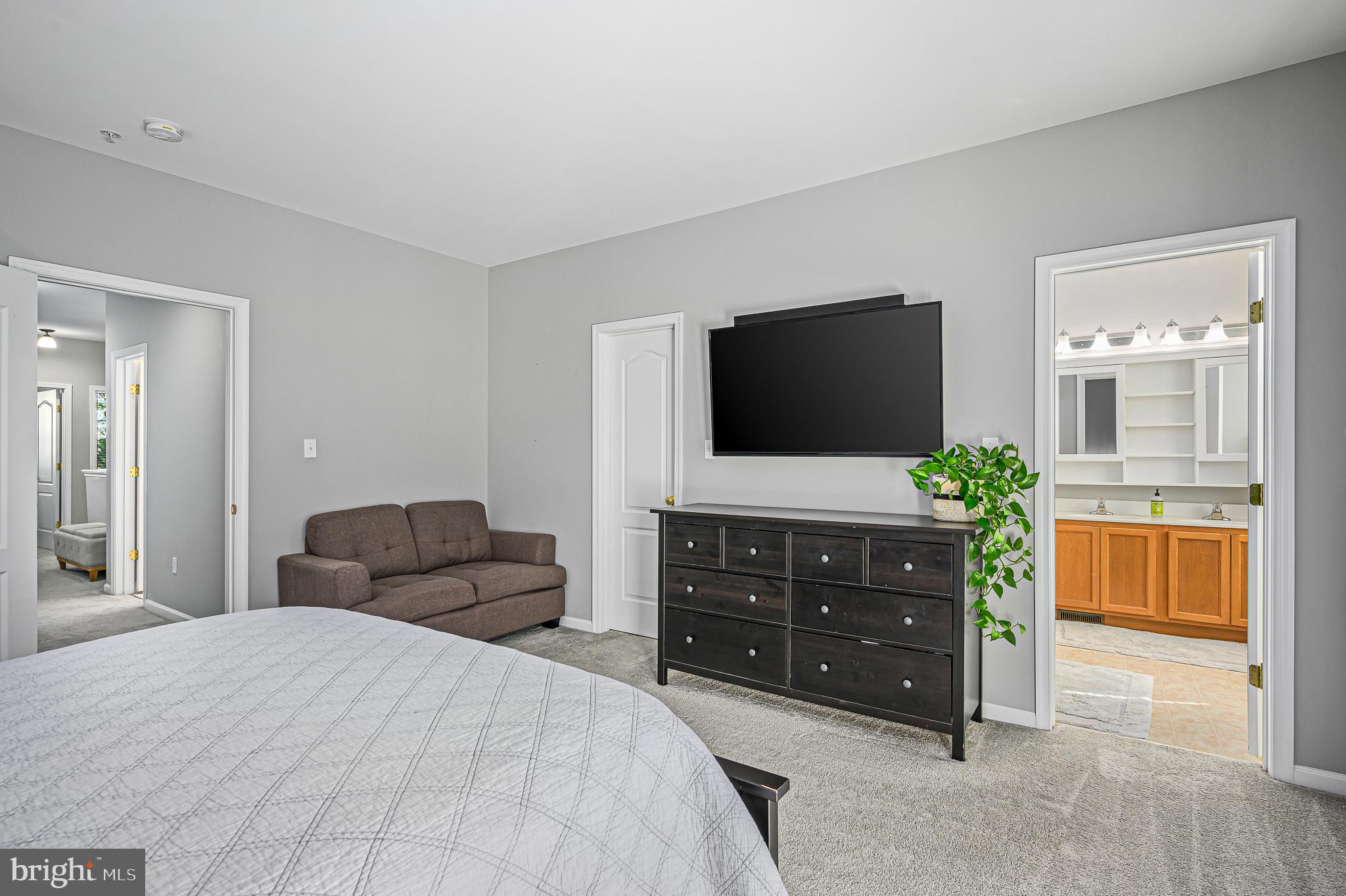 43649 McDowell SQUARE