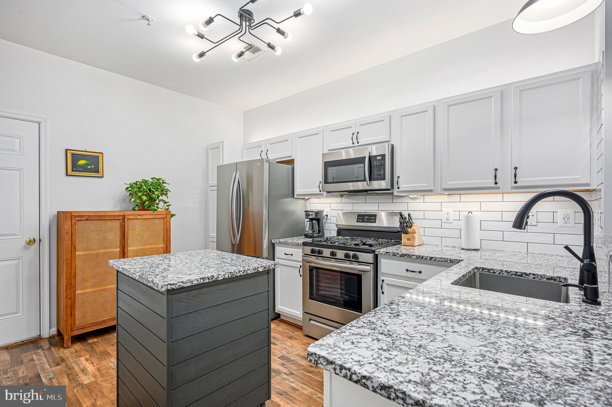 43649 McDowell SQUARE