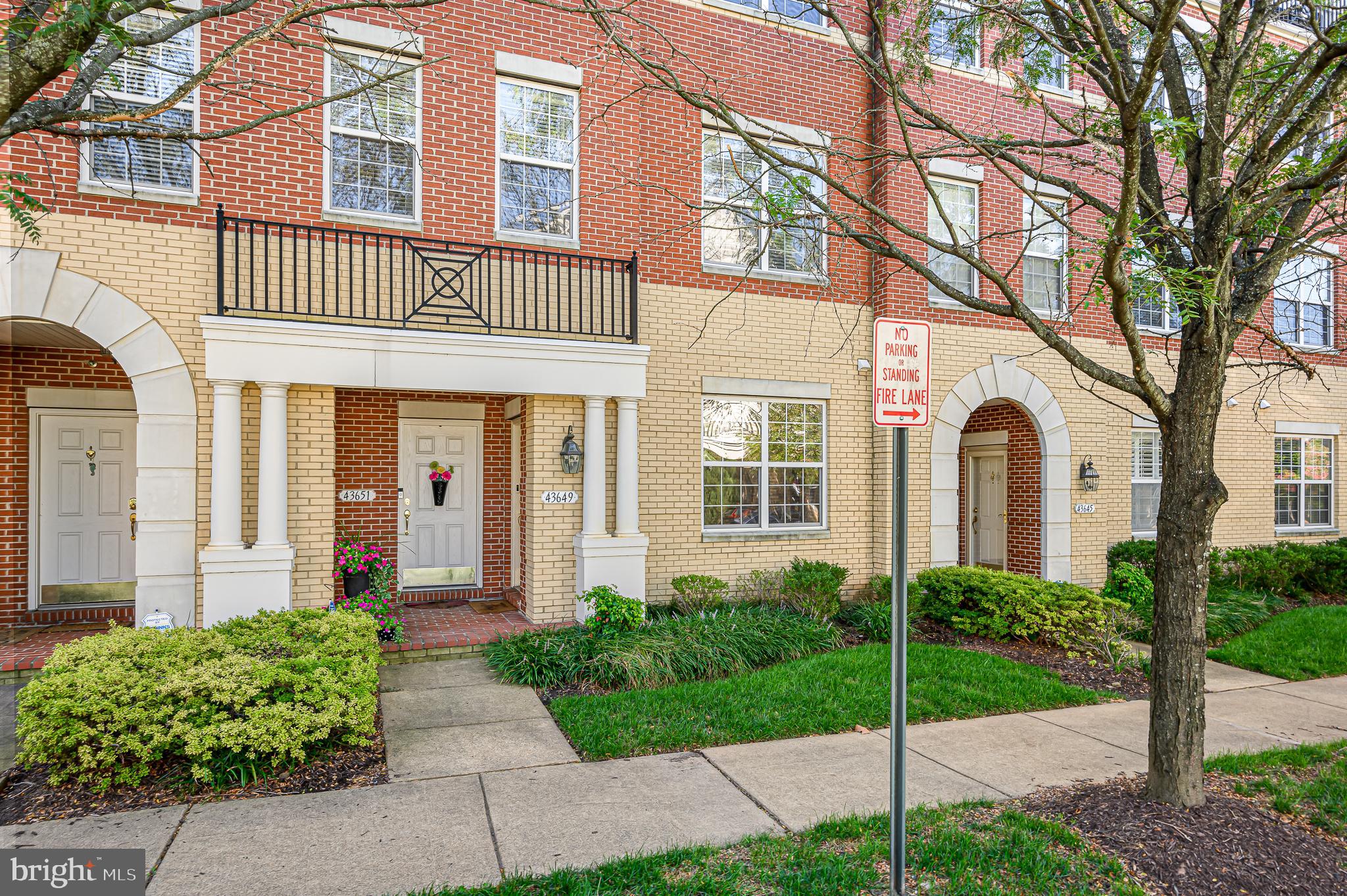 43649 McDowell SQUARE