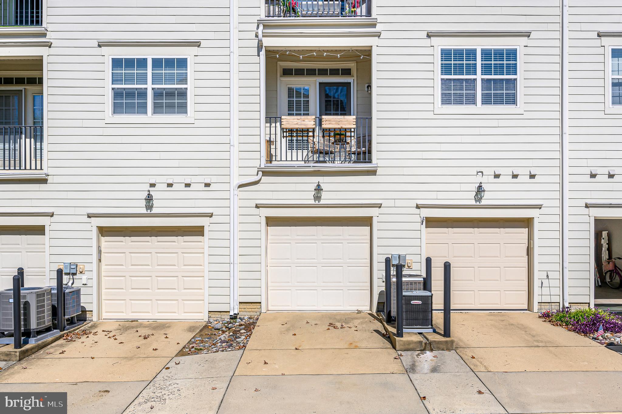 43649 McDowell SQUARE