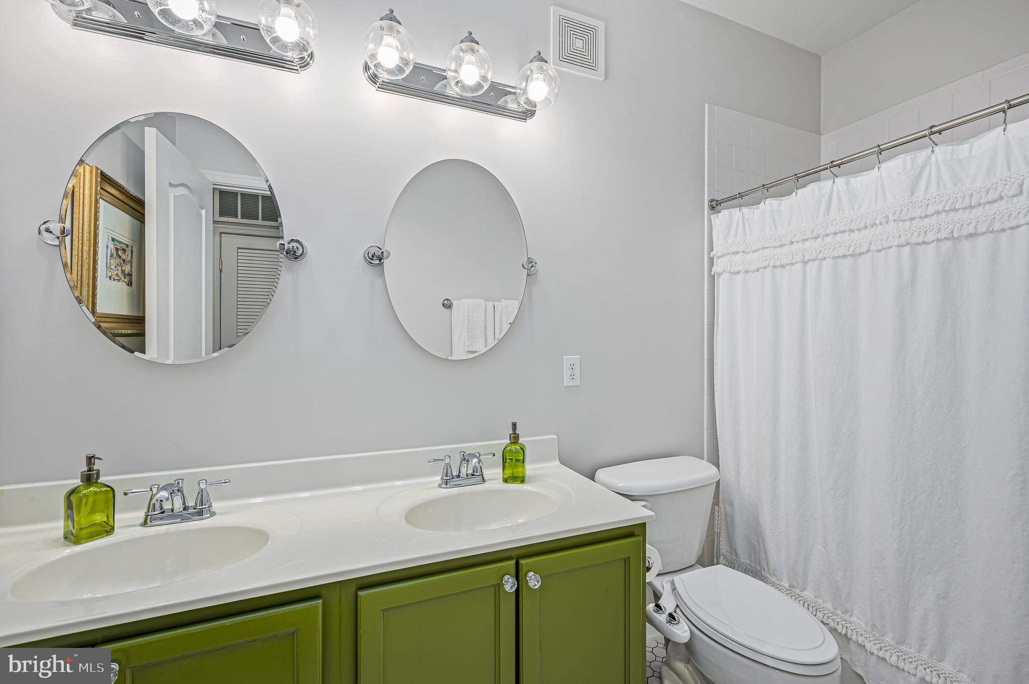 43649 McDowell SQUARE