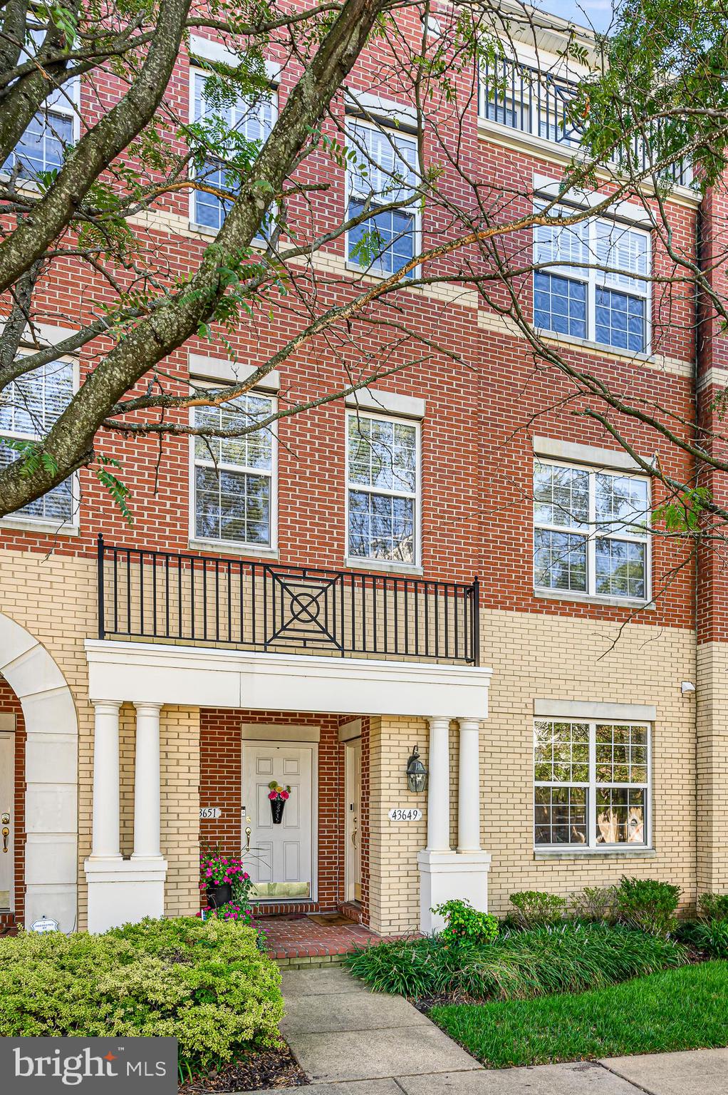 43649 McDowell SQUARE