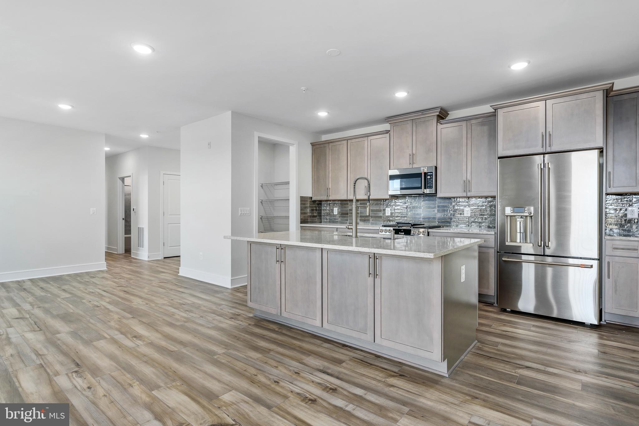 23669 Golden Embers SQUARE Unit: 303