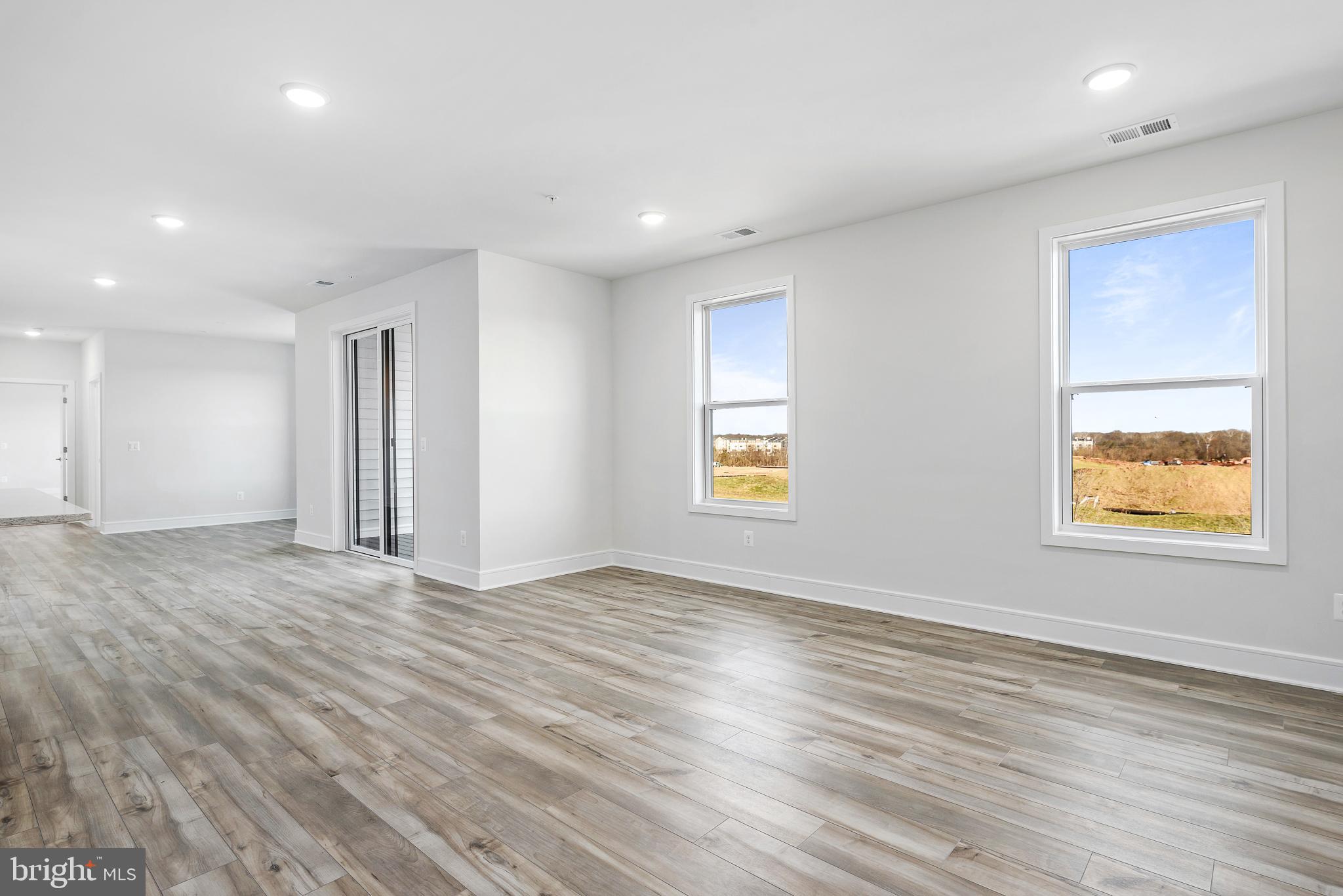 23669 Golden Embers SQUARE Unit: 303