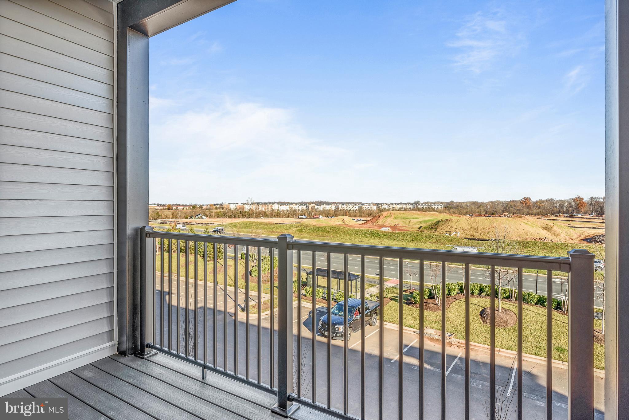 23669 Golden Embers SQUARE Unit: 303