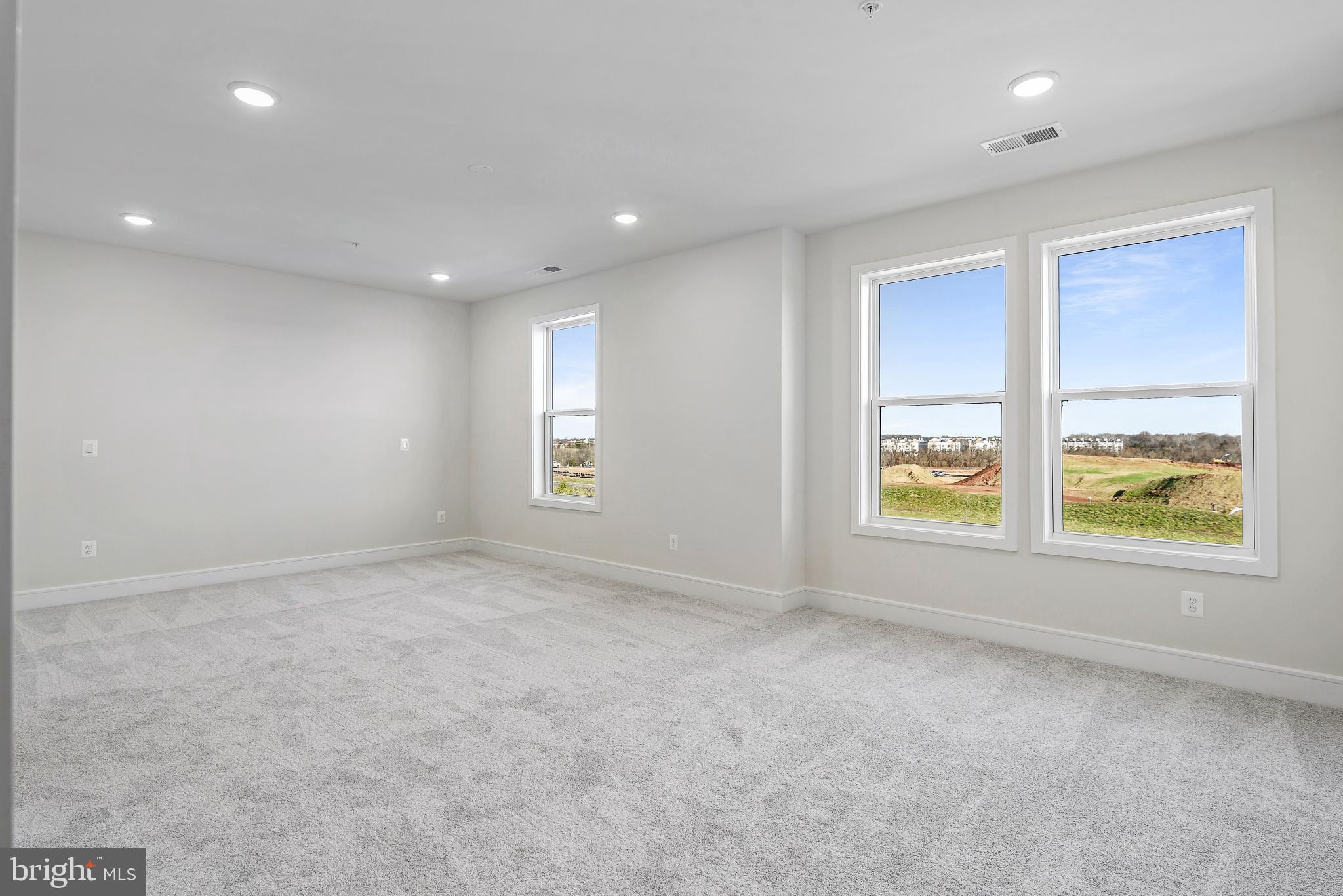 23669 Golden Embers SQUARE Unit: 303