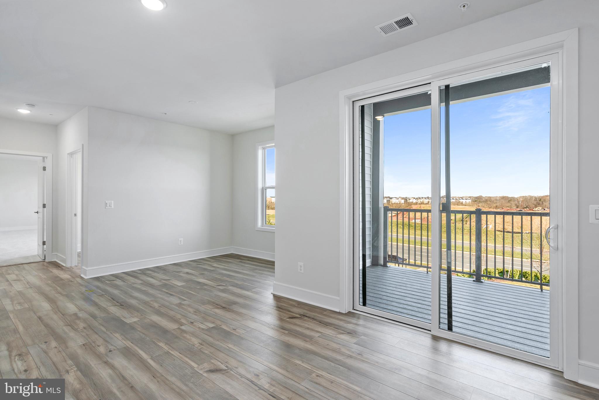 23669 Golden Embers SQUARE Unit: 303