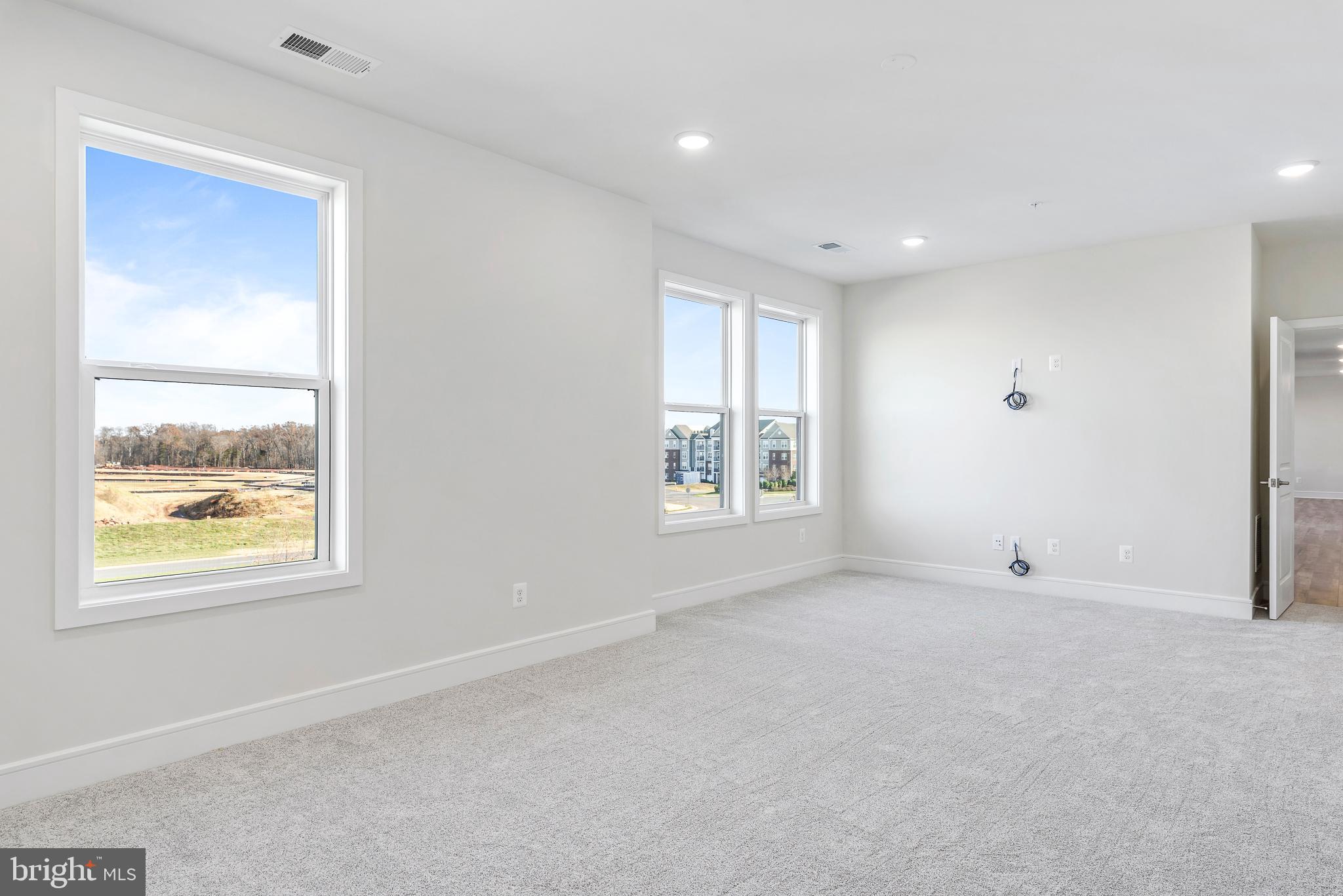 23669 Golden Embers SQUARE Unit: 303