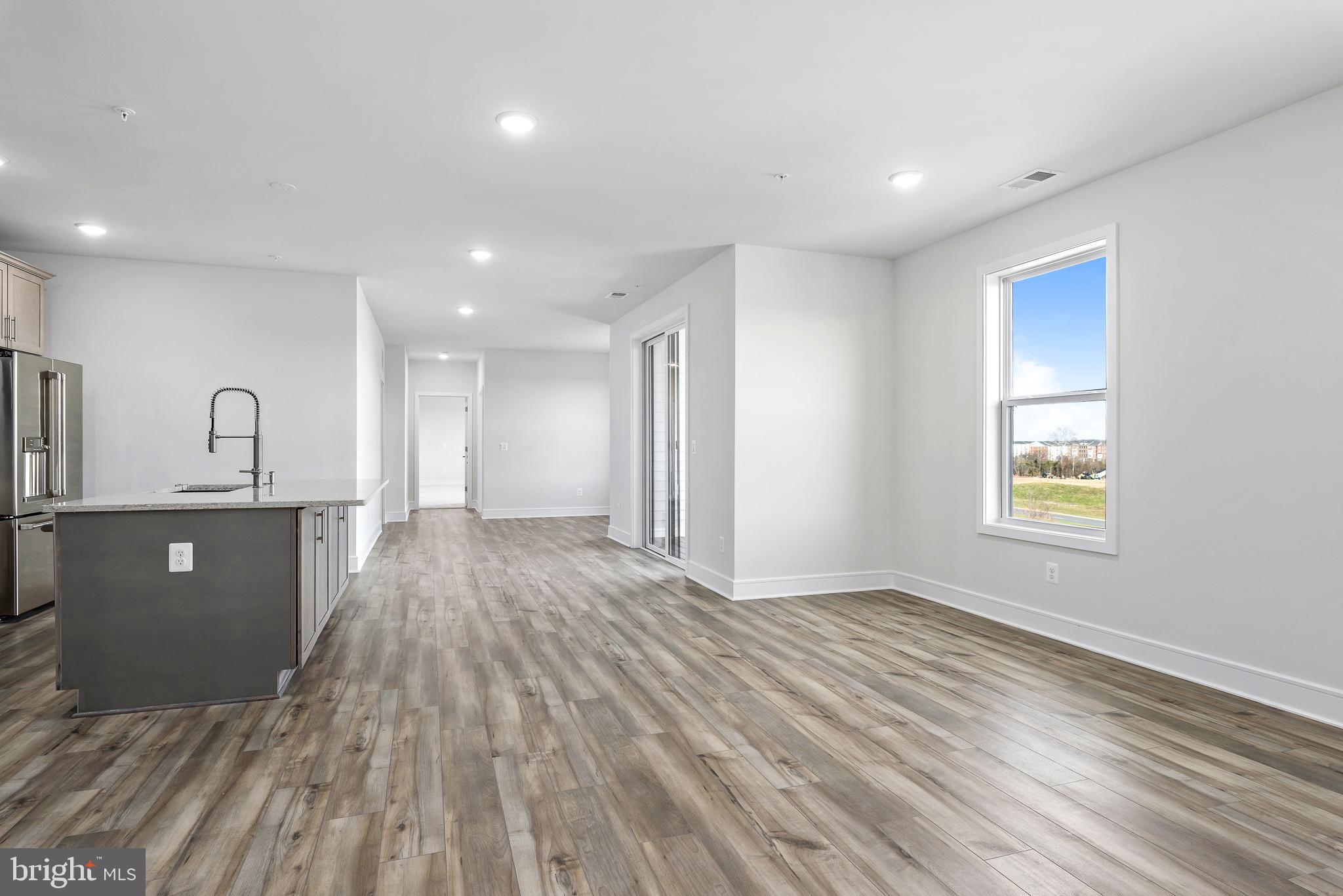 23669 Golden Embers SQUARE Unit: 303
