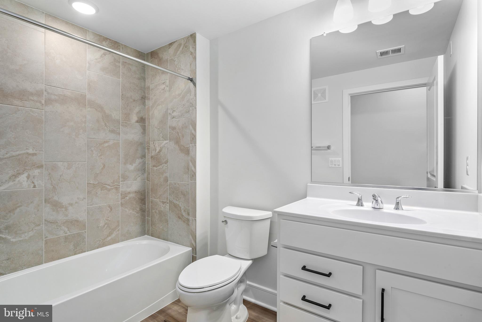 23669 Golden Embers SQUARE Unit: 303