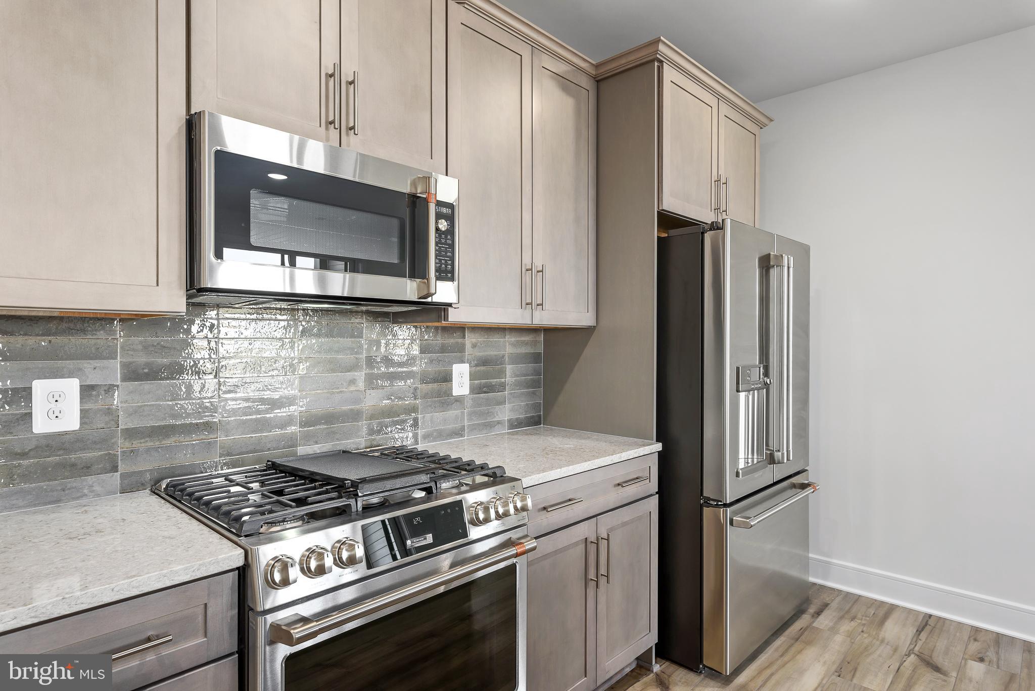 23669 Golden Embers SQUARE Unit: 303