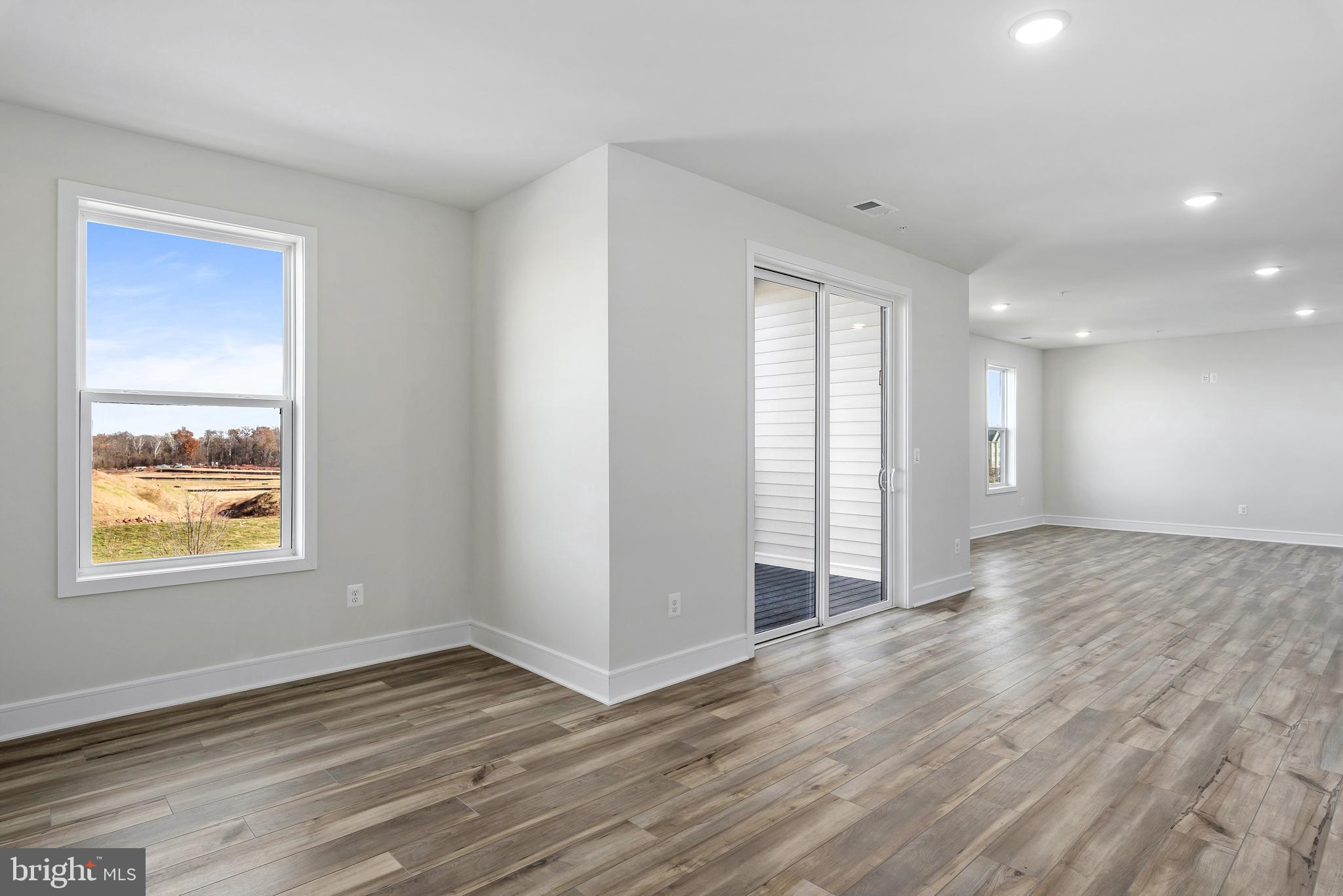 23669 Golden Embers SQUARE Unit: 303