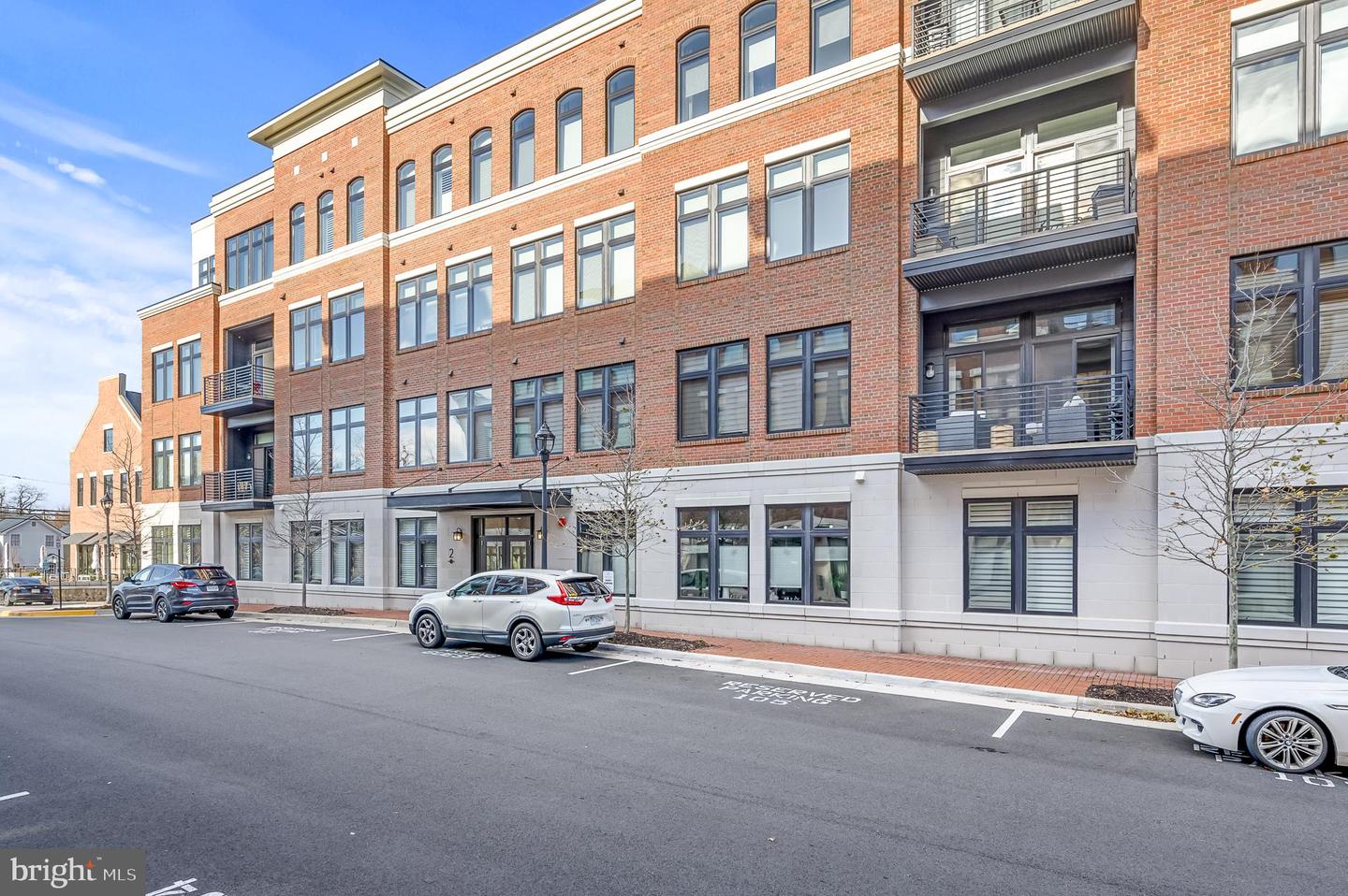 2 Stationmaster STREET SE Unit: 403