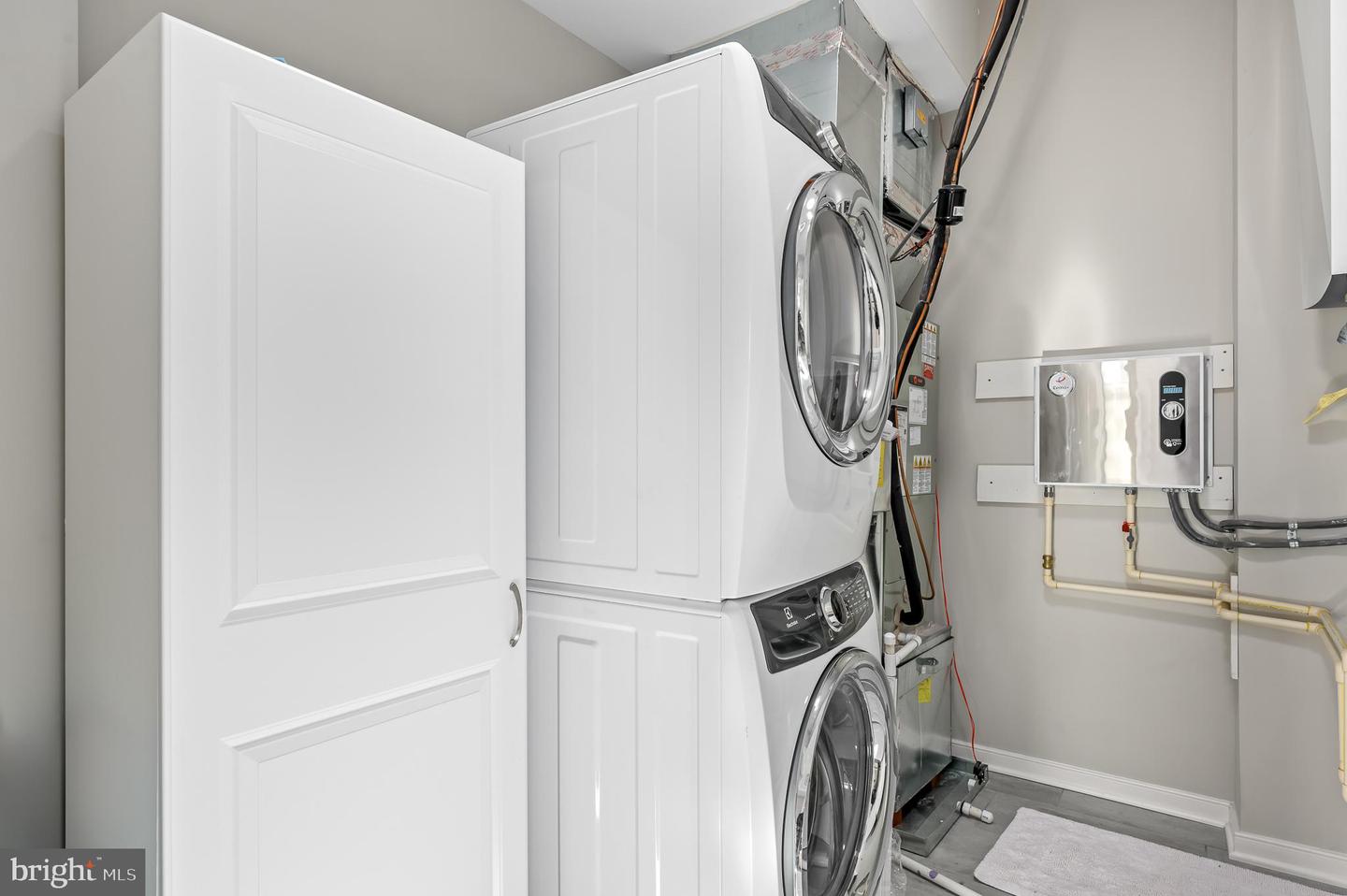 2 Stationmaster STREET SE Unit: 403