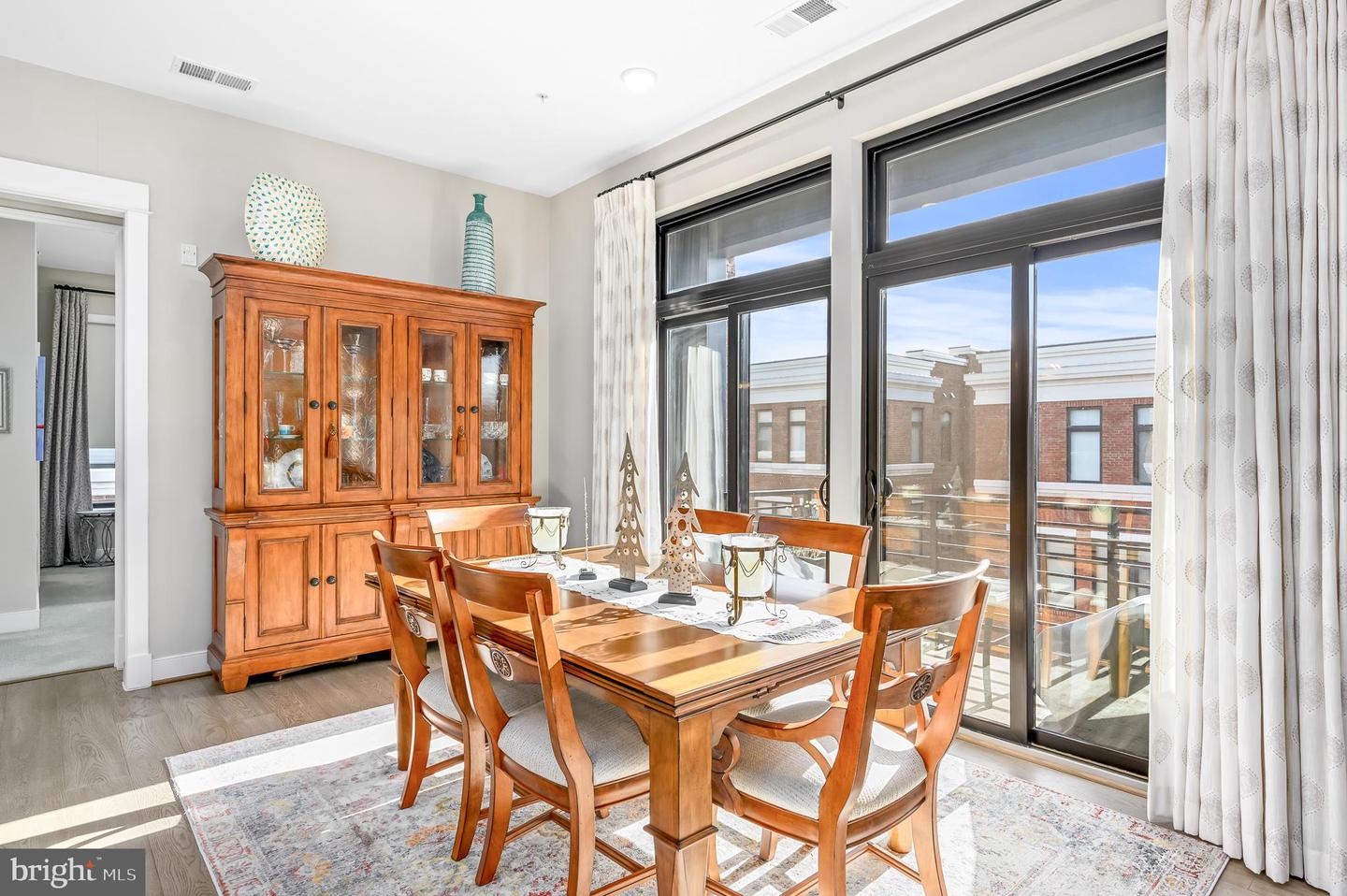 2 Stationmaster STREET SE Unit: 403