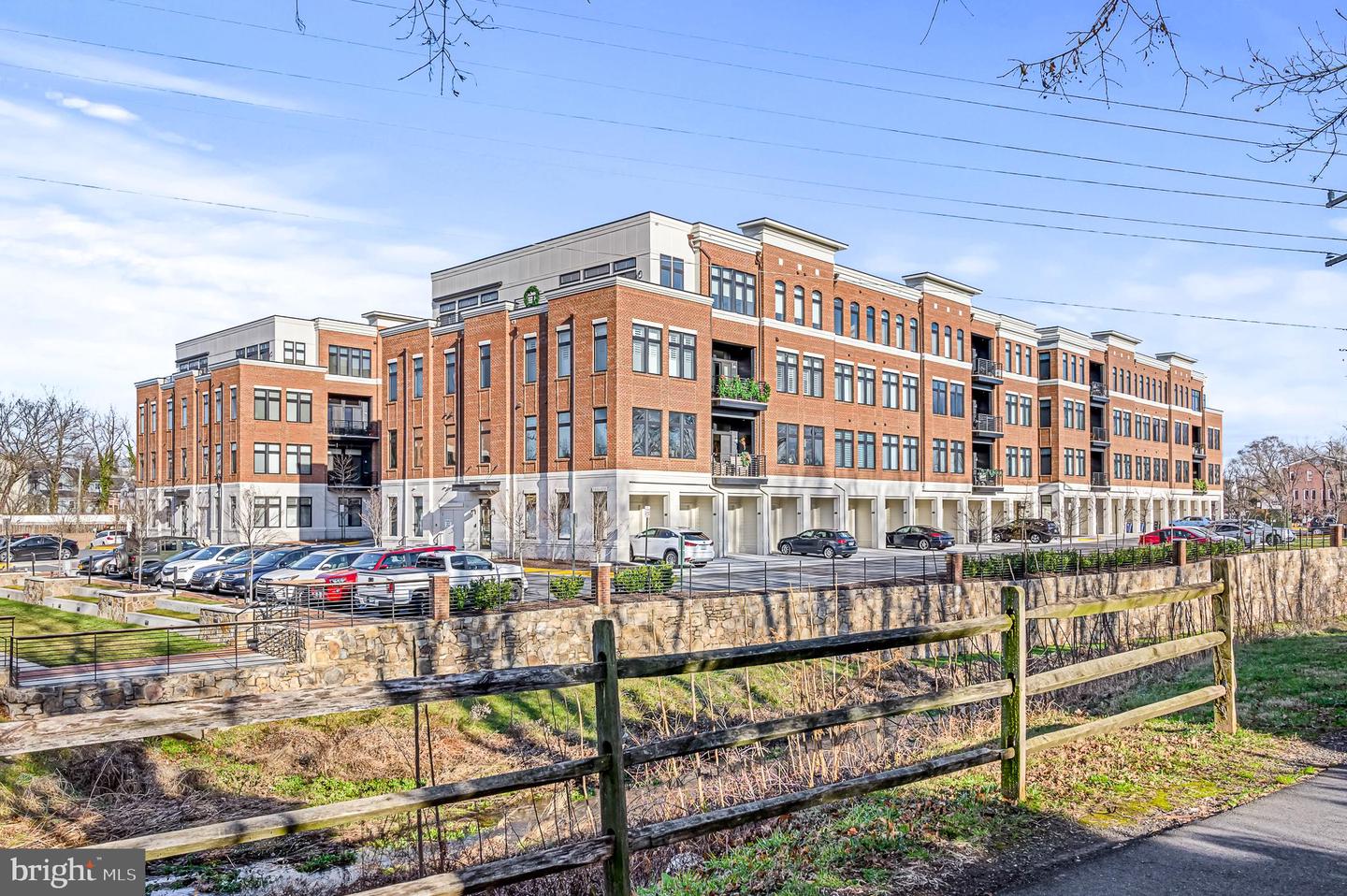 2 Stationmaster STREET SE Unit: 403