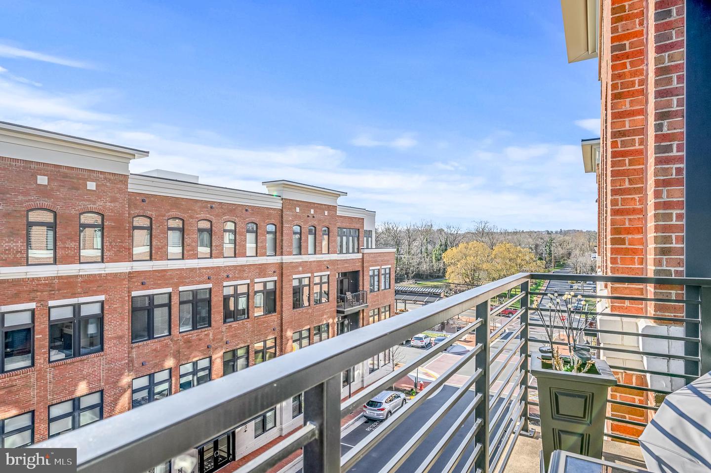 2 Stationmaster STREET SE Unit: 403