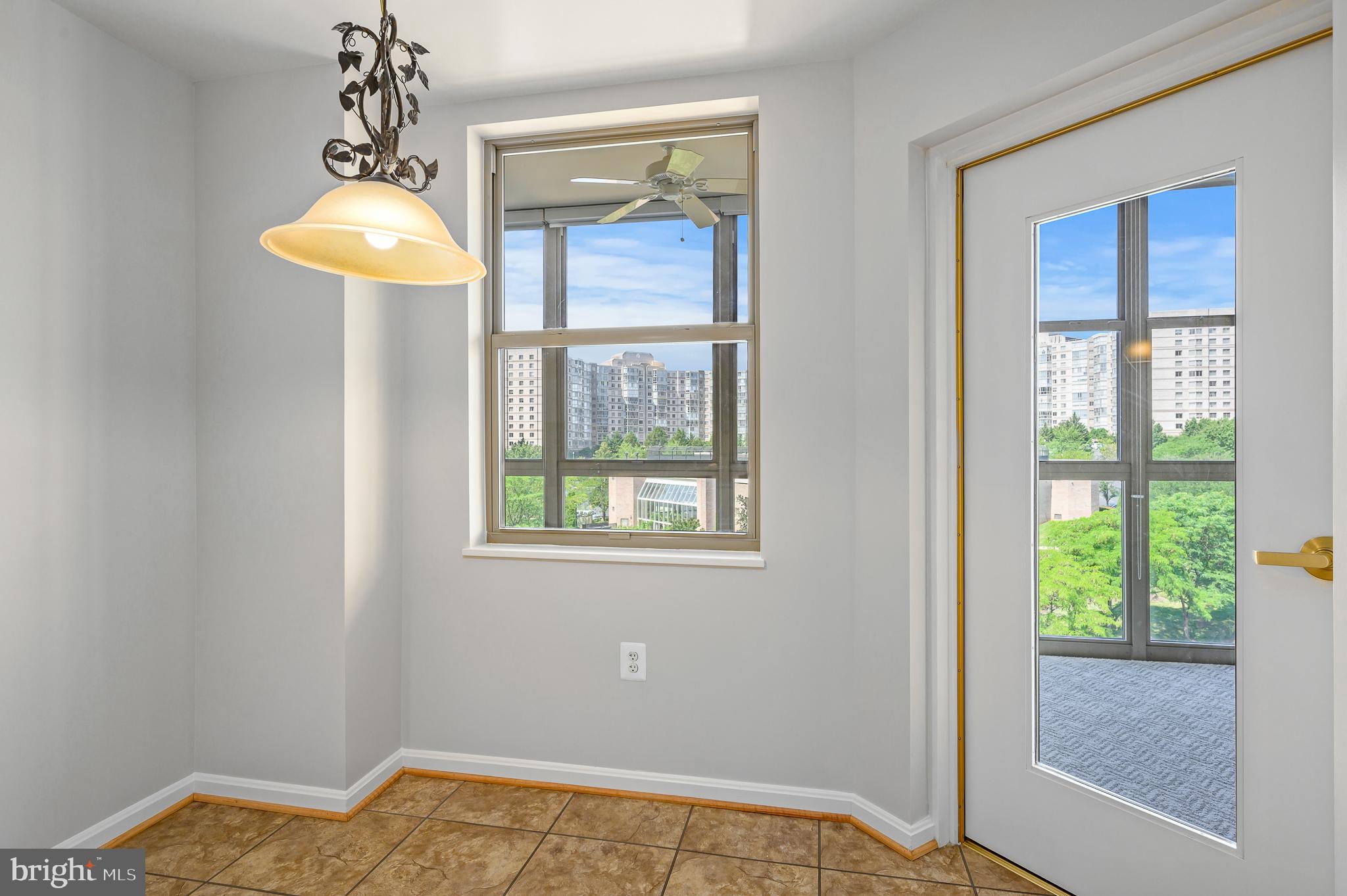 19360 Magnolia Grove Sq #409