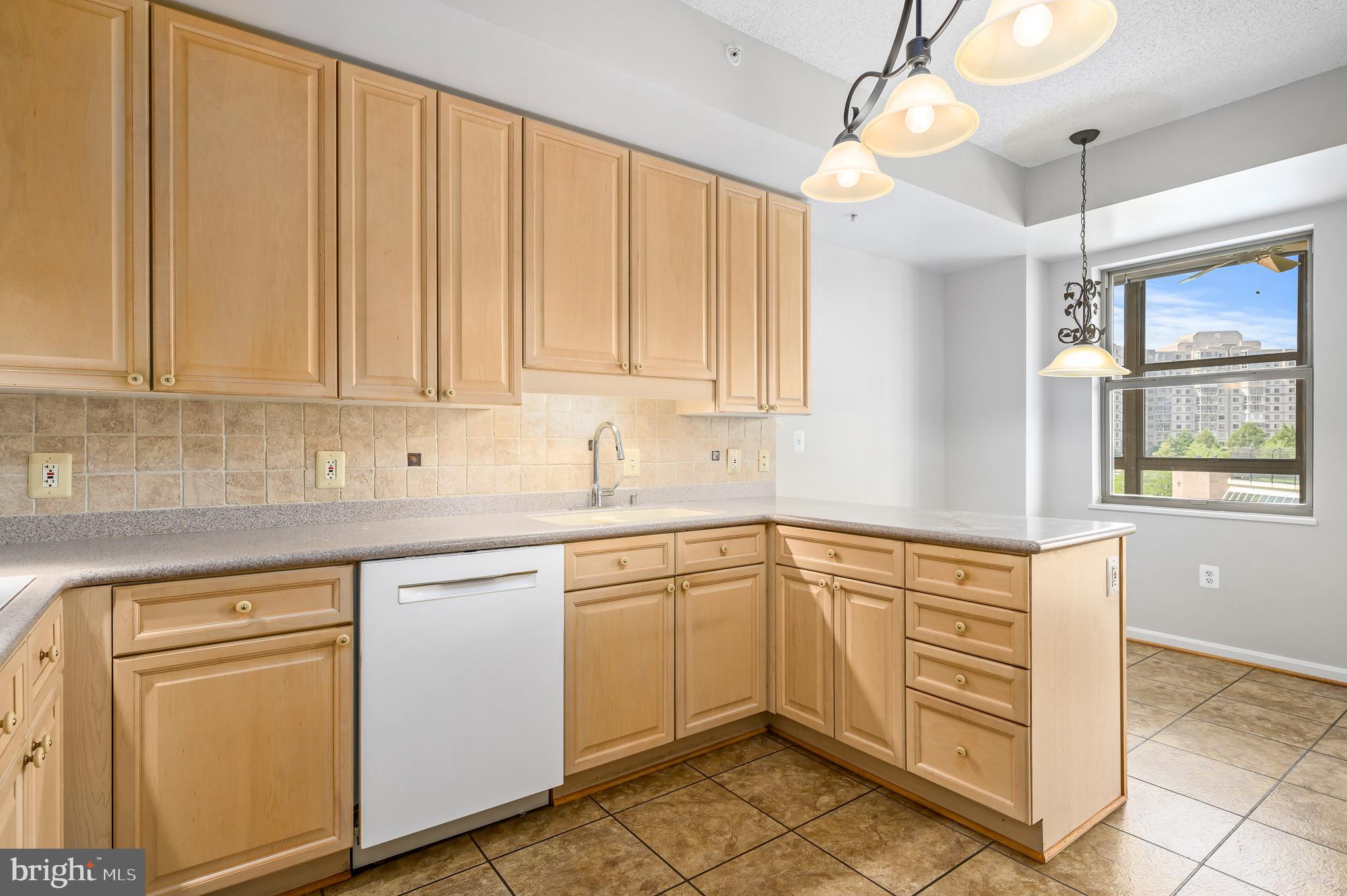 19360 Magnolia Grove Sq #409