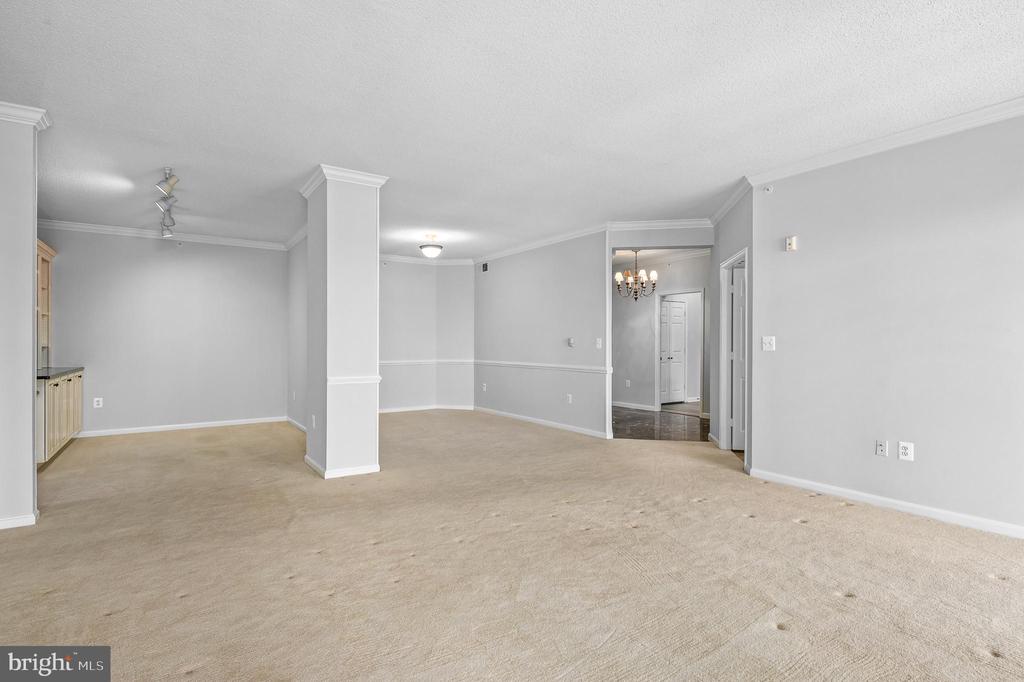 19360 Magnolia Grove Sq #409