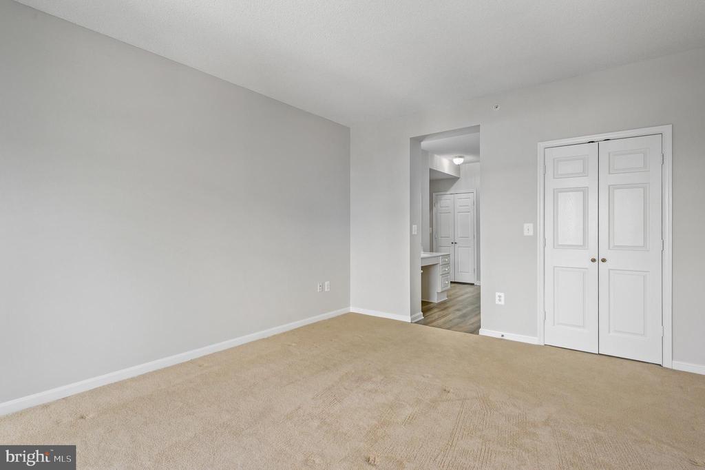 19360 Magnolia Grove Sq #409