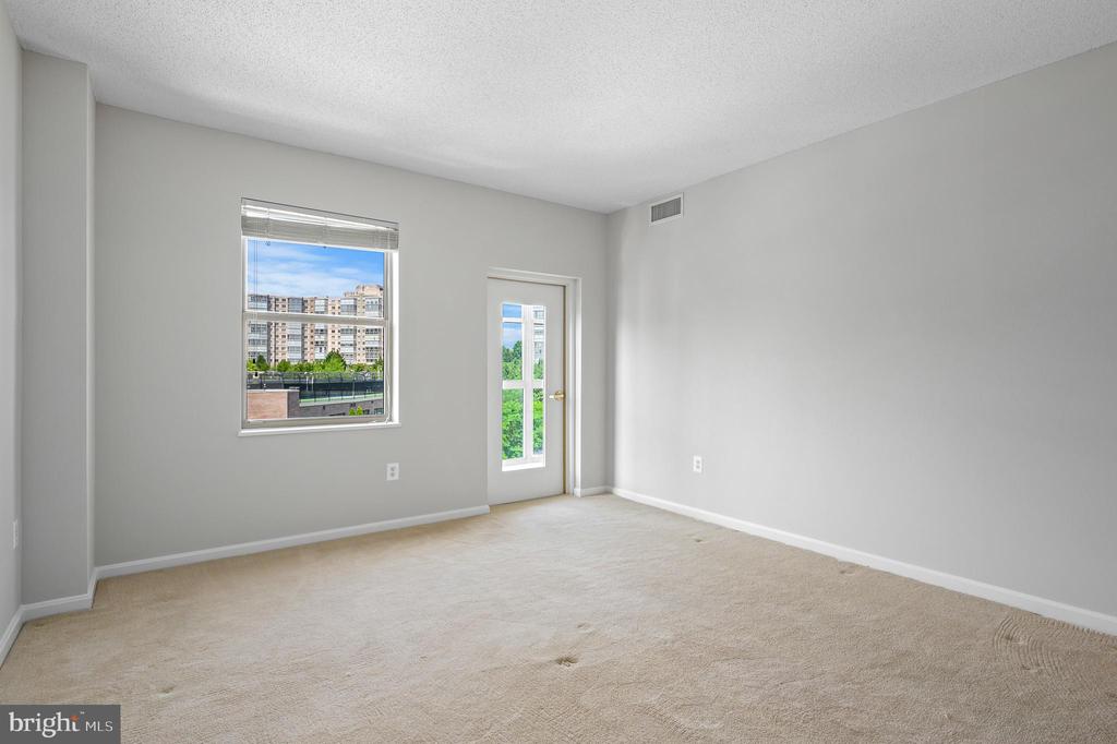 19360 Magnolia Grove Sq #409