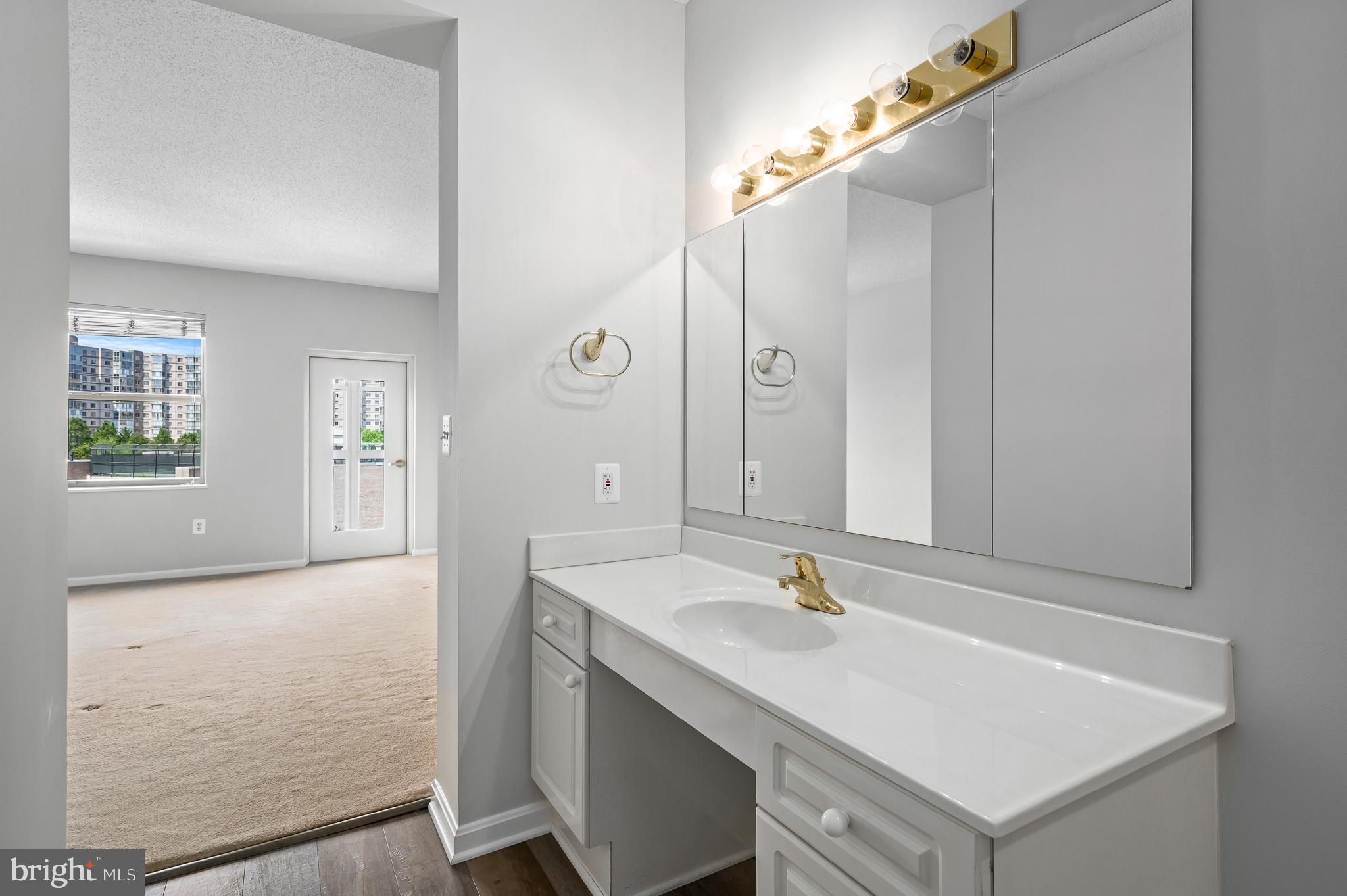 19360 Magnolia Grove Sq #409