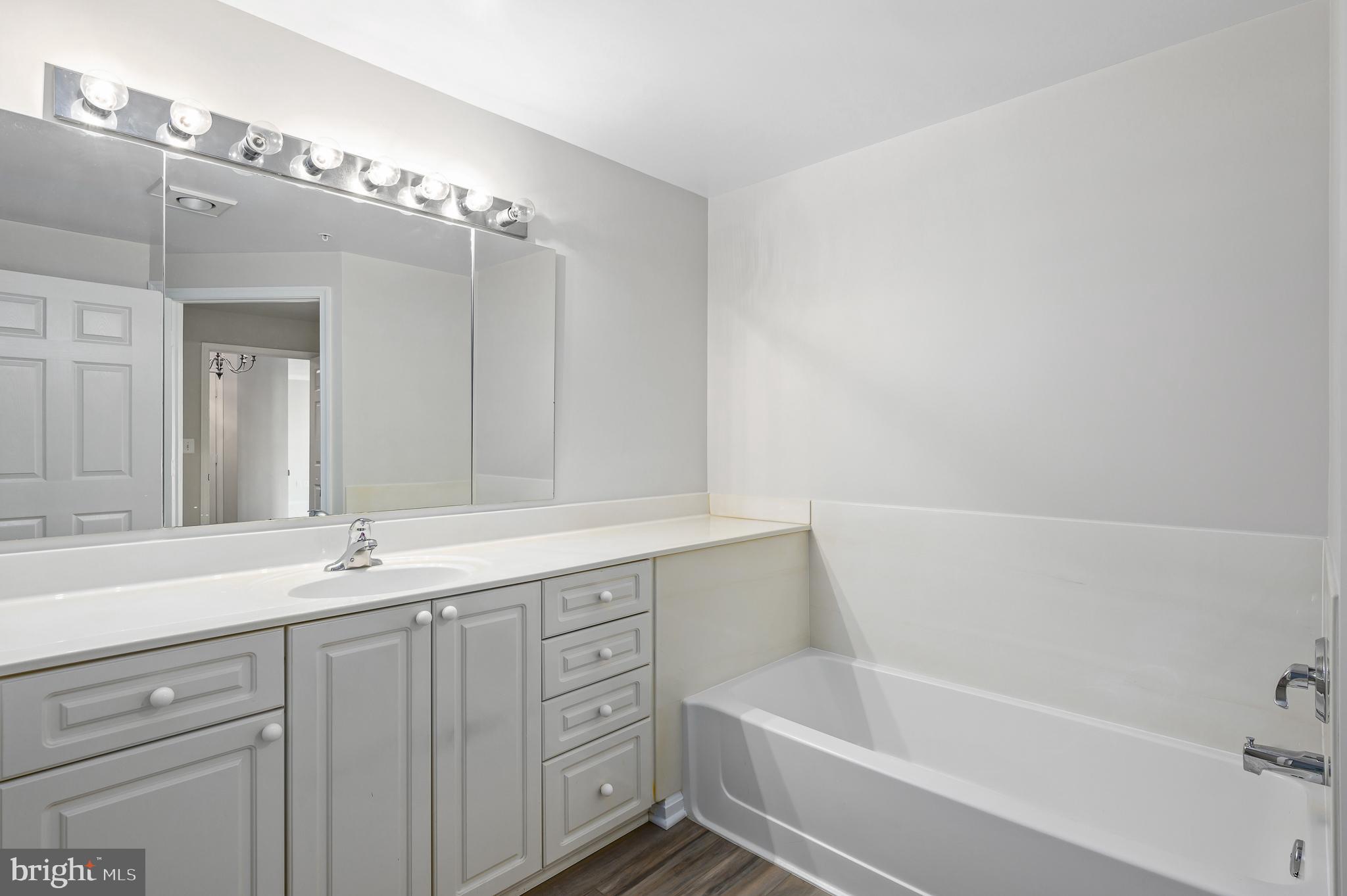 19360 Magnolia Grove Sq #409