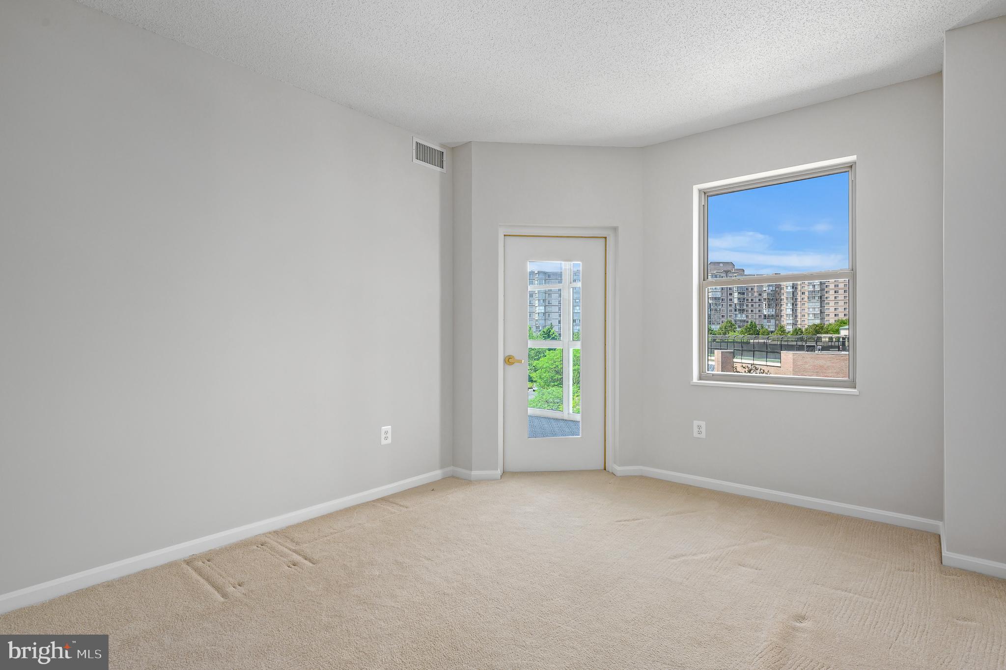 19360 Magnolia Grove Sq #409