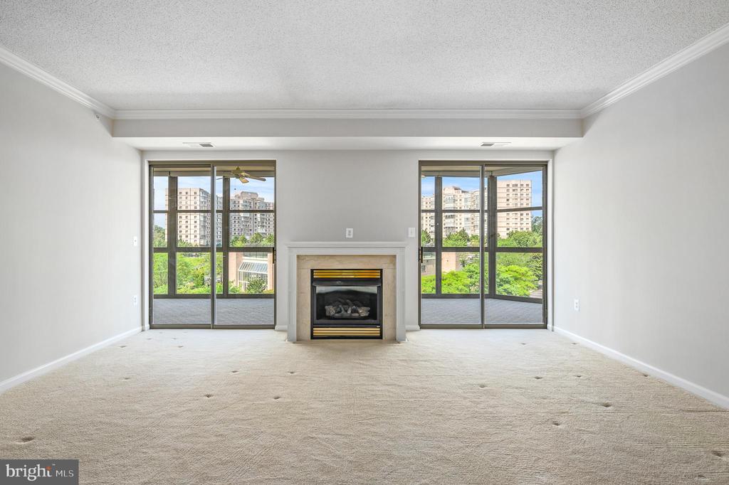 19360 Magnolia Grove Sq #409