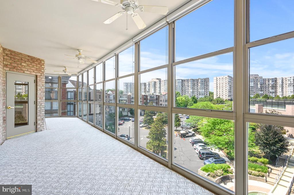 19360 Magnolia Grove Sq #409