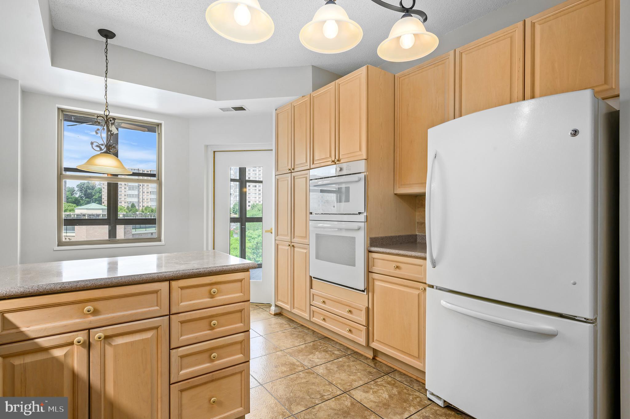 19360 Magnolia Grove Sq #409