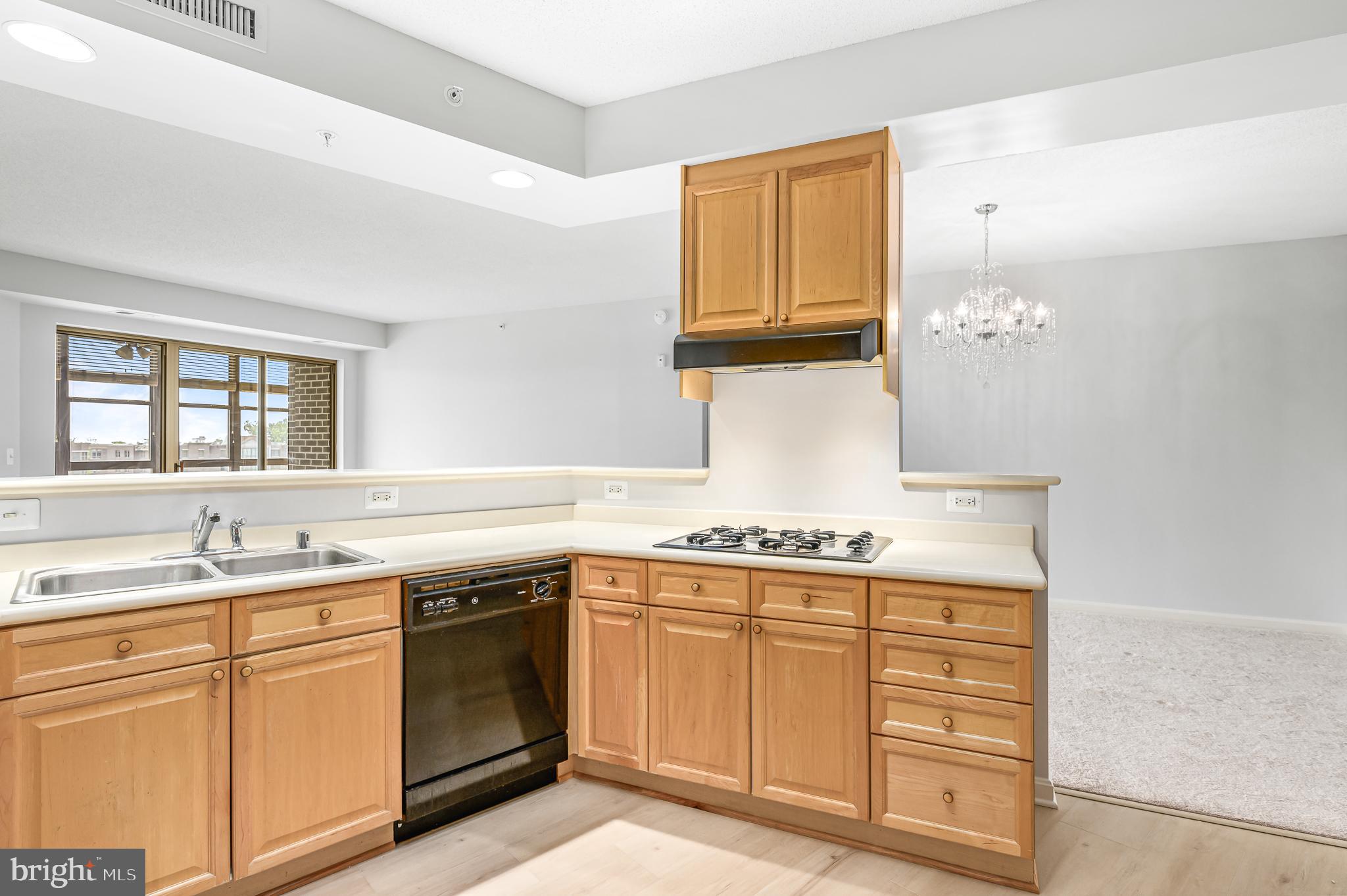 19350 Magnolia Grove Sq #405